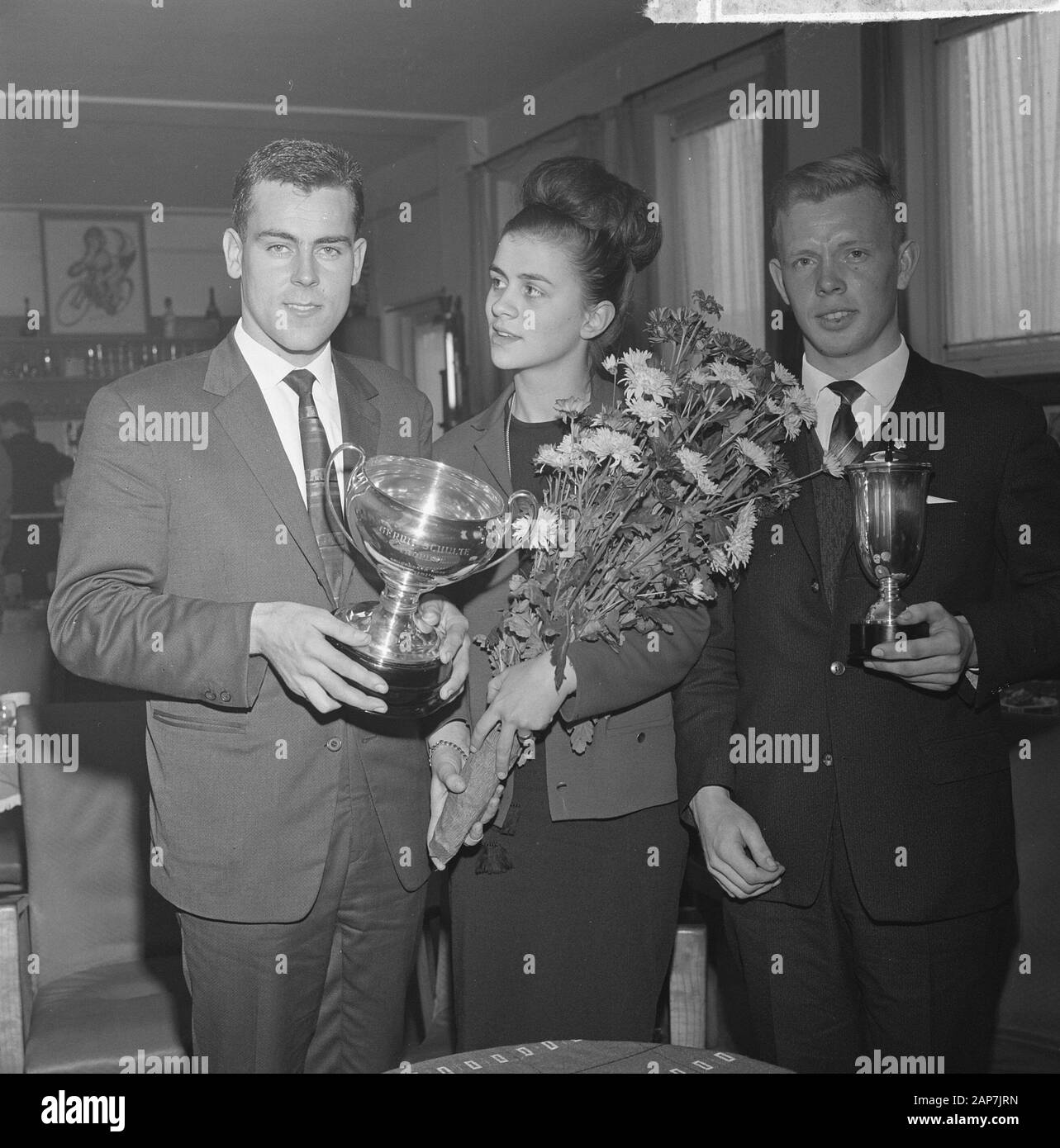 I migliori ciclisti del 1962 Data: Gennaio 6, 1963 Parole chiave: tazze, mogli, i ciclisti Foto Stock