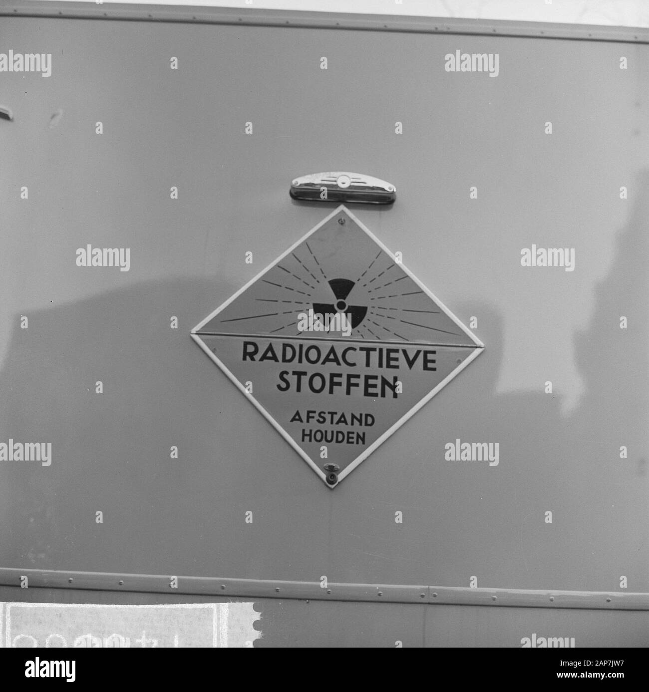 Auto per rifiuti radioattivi Data: Gennaio 7, 1963 Parole chiave: RIFIUTI, automobili, iscrizioni Foto Stock