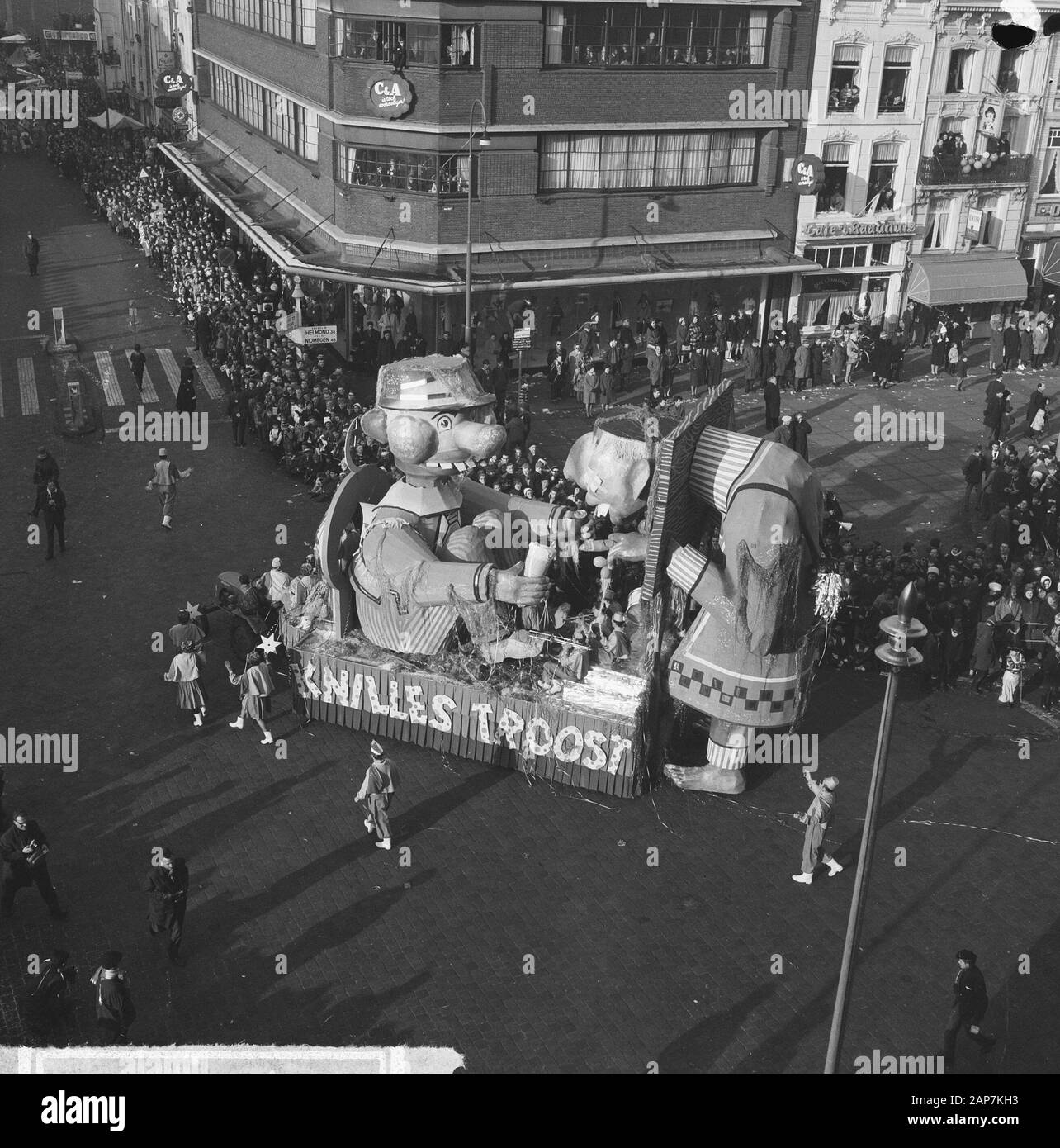 Carnevale 1963.Oeteldonk capovolto, Knillus Troost uno dei bellissimi galleggianti Data: Febbraio 25, 1963 Location: Den Bosch Parole chiave: Carnevale, PRAALVANS Foto Stock