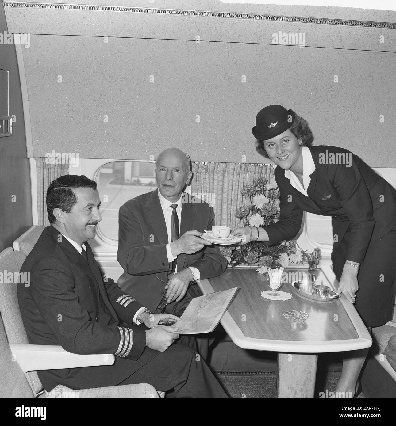 Il sig. Park uno dei primi passeggeri aerei di KLM Data: 25 ottobre 1963 Nome istituto: KLM Foto Stock