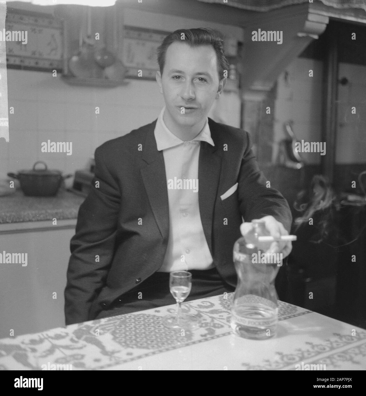 Auto in Leidsegracht dal medico De Groot, il sig. A. M. VAN Leuffen soccorritore del medico De Groot datate: 11 gennaio 1964 nome personale: A. M. VAN Leuffen, GROOT DE Foto Stock