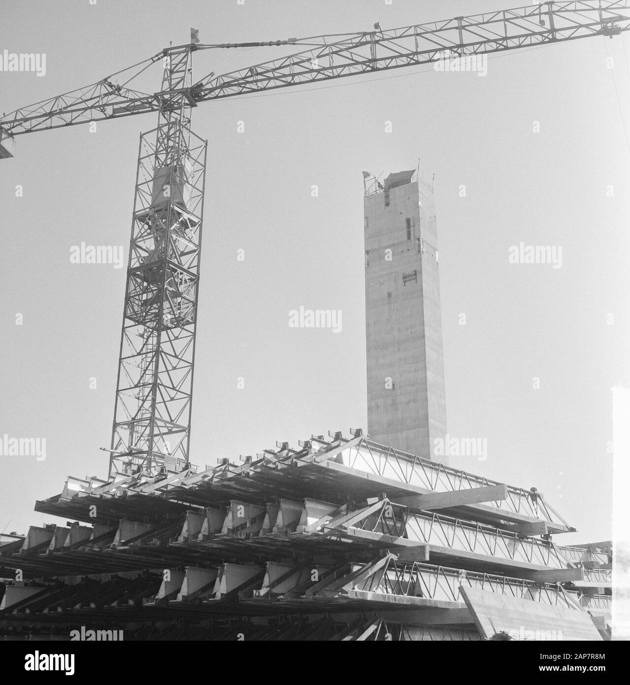 Costruzione nuova area di traffico per Schiphol, cantiere del centro passeggeri Data: 17 marzo 1964 Parole Chiave: Cantieri, centri passeggeri Nome istituto: Schiphol Foto Stock