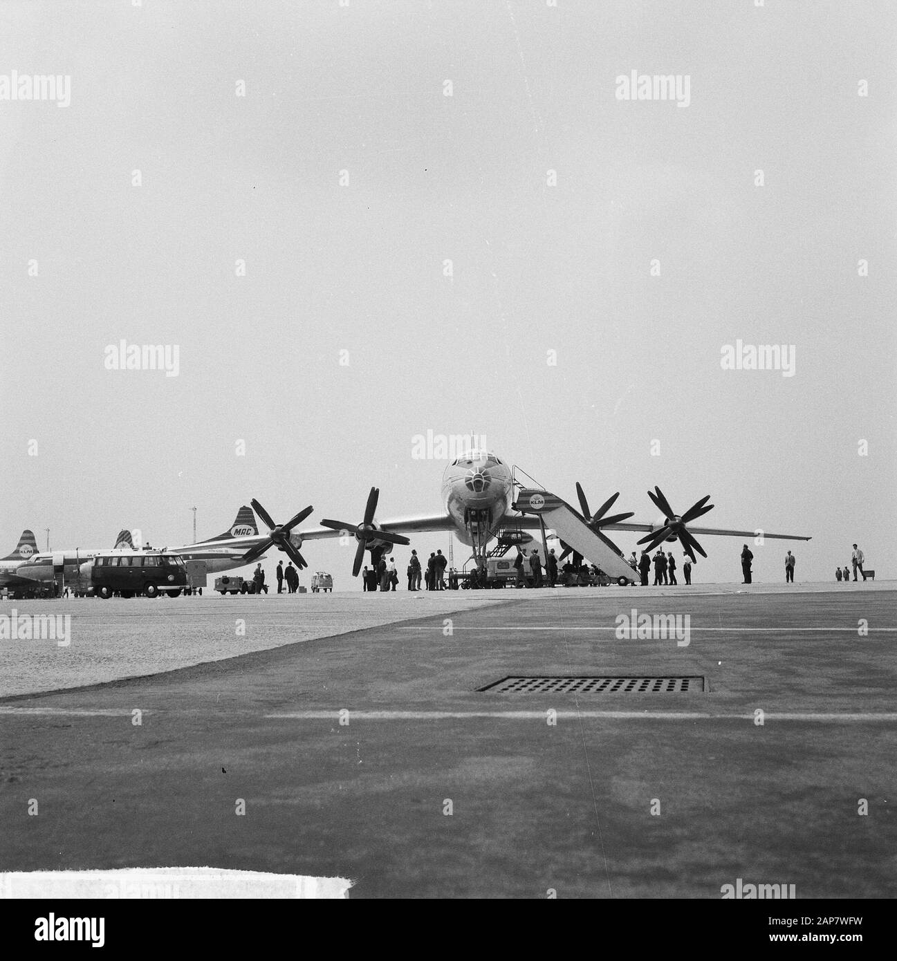 De Toepoelew 114 il più grande aereo al mondo a Schiphol Data: 29 maggio 1964 Località: Noord-Holland, Schiphol Parole Chiave: Aircraft Foto Stock