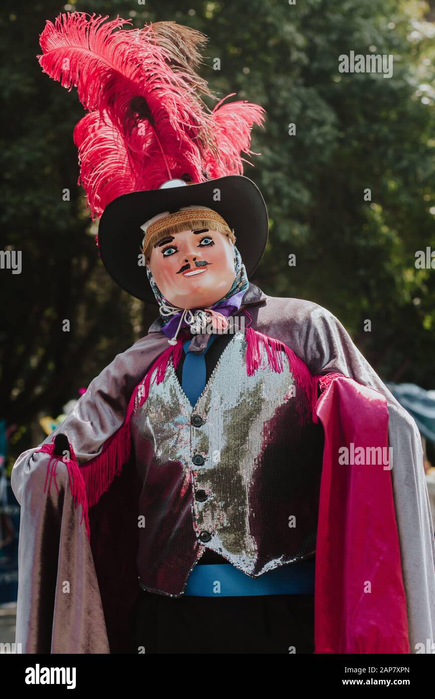 Carnevale Messicano, ballerini messicani con luminosi costumi folkloristici messicani in Messico Foto Stock