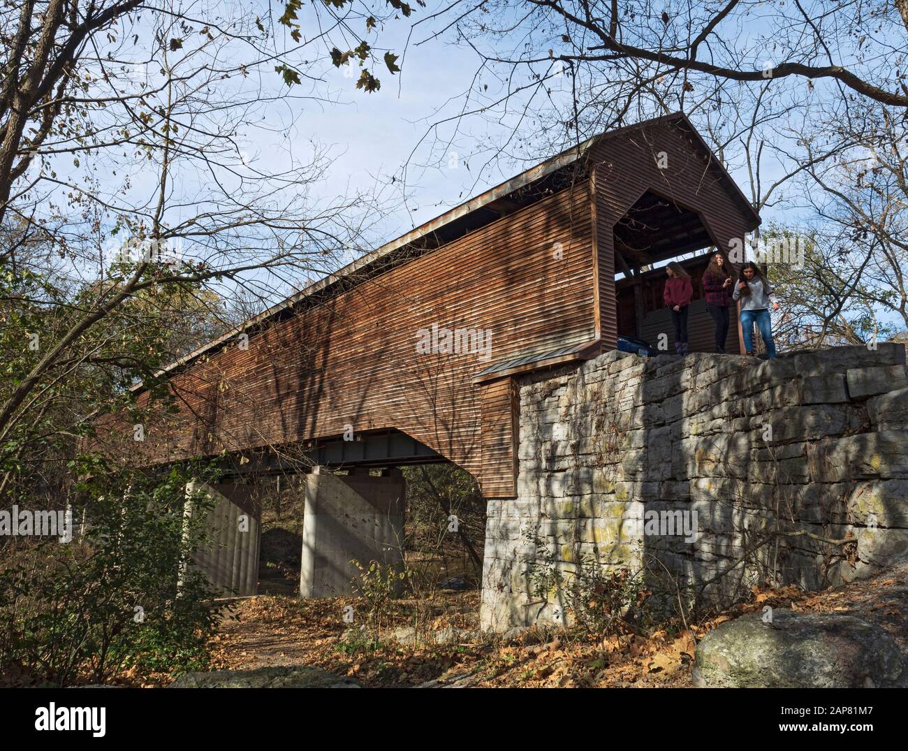 Il Fondo Di Meems, Vicino Al Monte Jackson, nella contea di Shenandoah, è il ponte coperto più lungo della Virginia. Foto Stock
