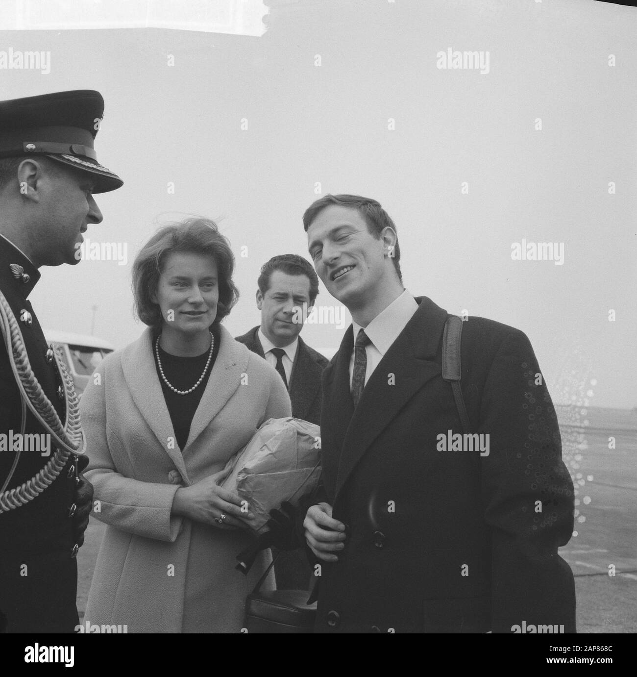 Arrivo principe Friedrich Wilhelm von Preussen a Schiphol, con la sua sorella principessa Kira Data: 8 marzo 1966 Località: Noord-Holland, Schiphol Parole Chiave: Arrivi, principesse, princessi, aeroporti, case reali Nome personale: Friedrich Wilhelm, Principe di Prussia, Kira, Principessa di Prussia Foto Stock