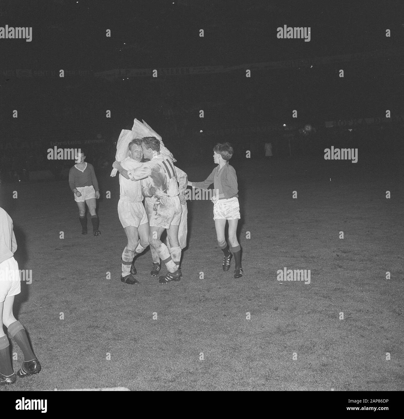 Coppa Finale Sparta Contro Ado 1-0, Gioia Ai Giocatori Sparta Data: 25 Maggio 1966 Parole Chiave: Giocatori, Finali, Sport, Calcio Istituto Nome: Ado, Sparta Foto Stock