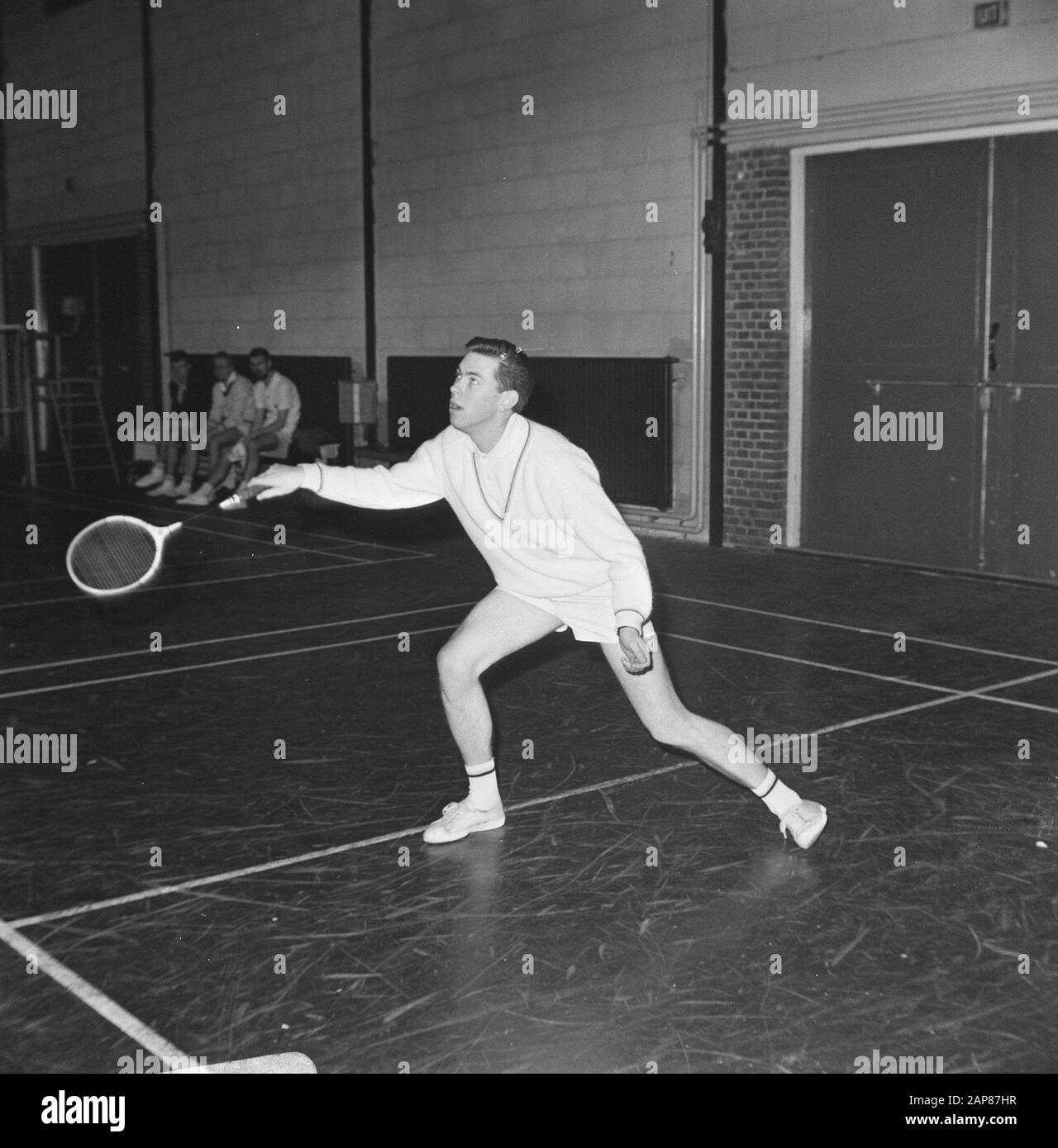 Torneo Di Badminton A Haarlem, Huub Van Ginneken In Aktir Data: 14 Gennaio 1967 Luogo: Haarlem Parole Chiave: Badminton, Tornei Nome Utente: Huub Van Ginneken Foto Stock