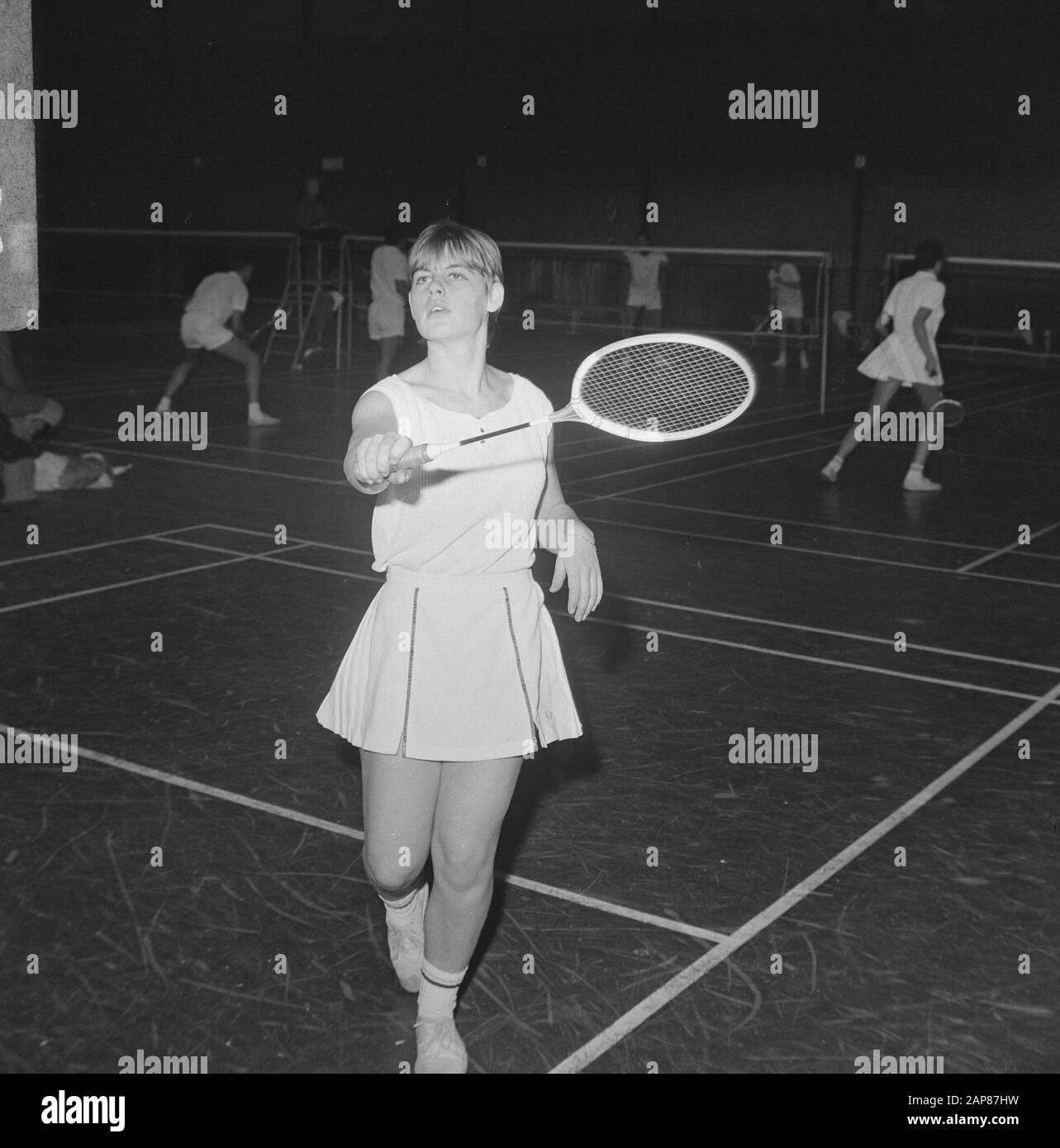 Torneo Di Badminton A Haarlem, Agnes Geene In Azione Data: 14 Gennaio 1967 Località: Haarlem Parole Chiave: Badminton, Tornei Nome Utente: Geene, Agnes Foto Stock
