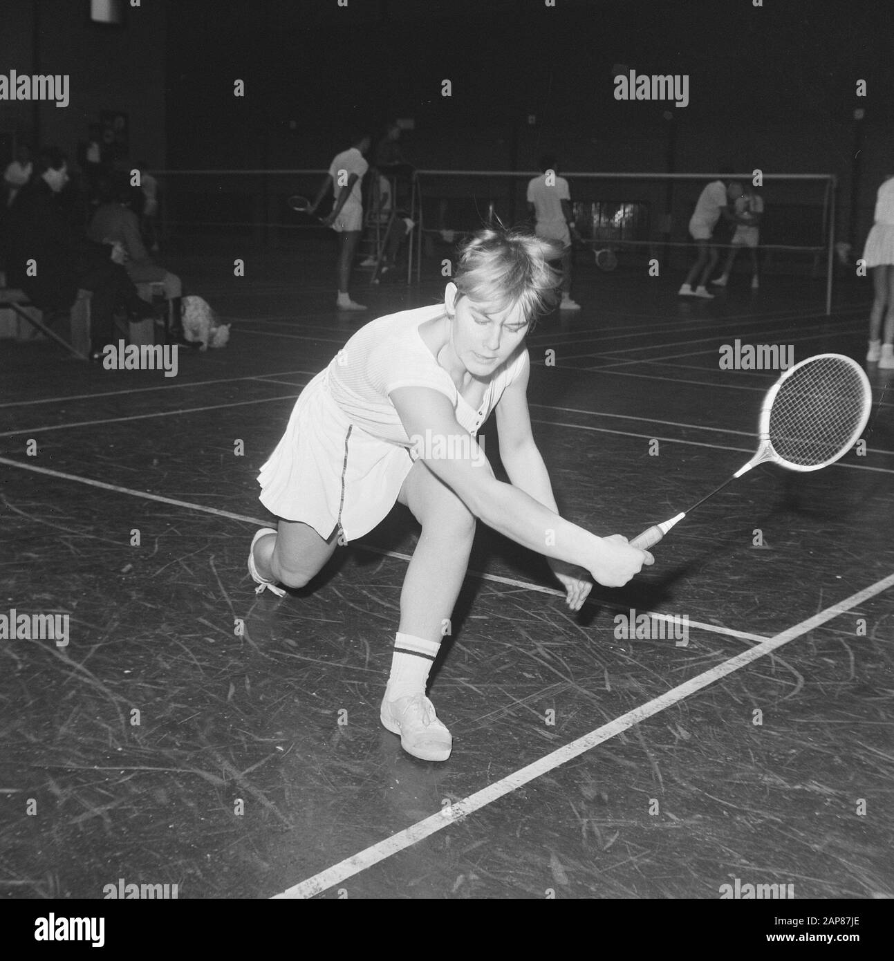 Torneo Di Badminton A Haarlem, Agnes Geene In Azione Data: 14 Gennaio 1967 Località: Haarlem Parole Chiave: Badminton, Tornei Nome Utente: Geene, Agnes Foto Stock