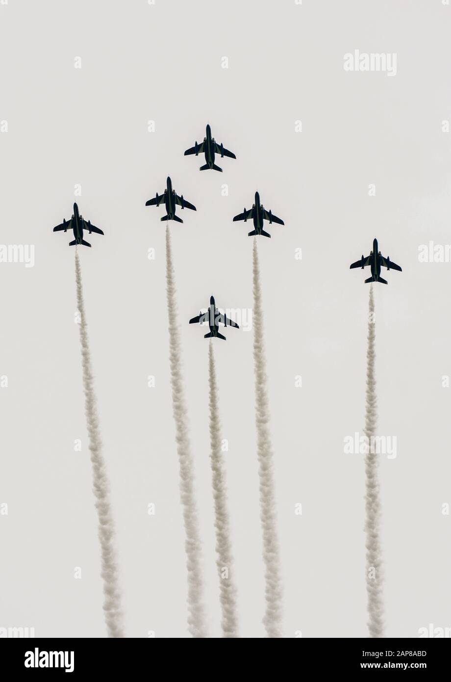 Aerei da combattimento giapponesi in formazione di volo per esercitazioni militari Foto Stock