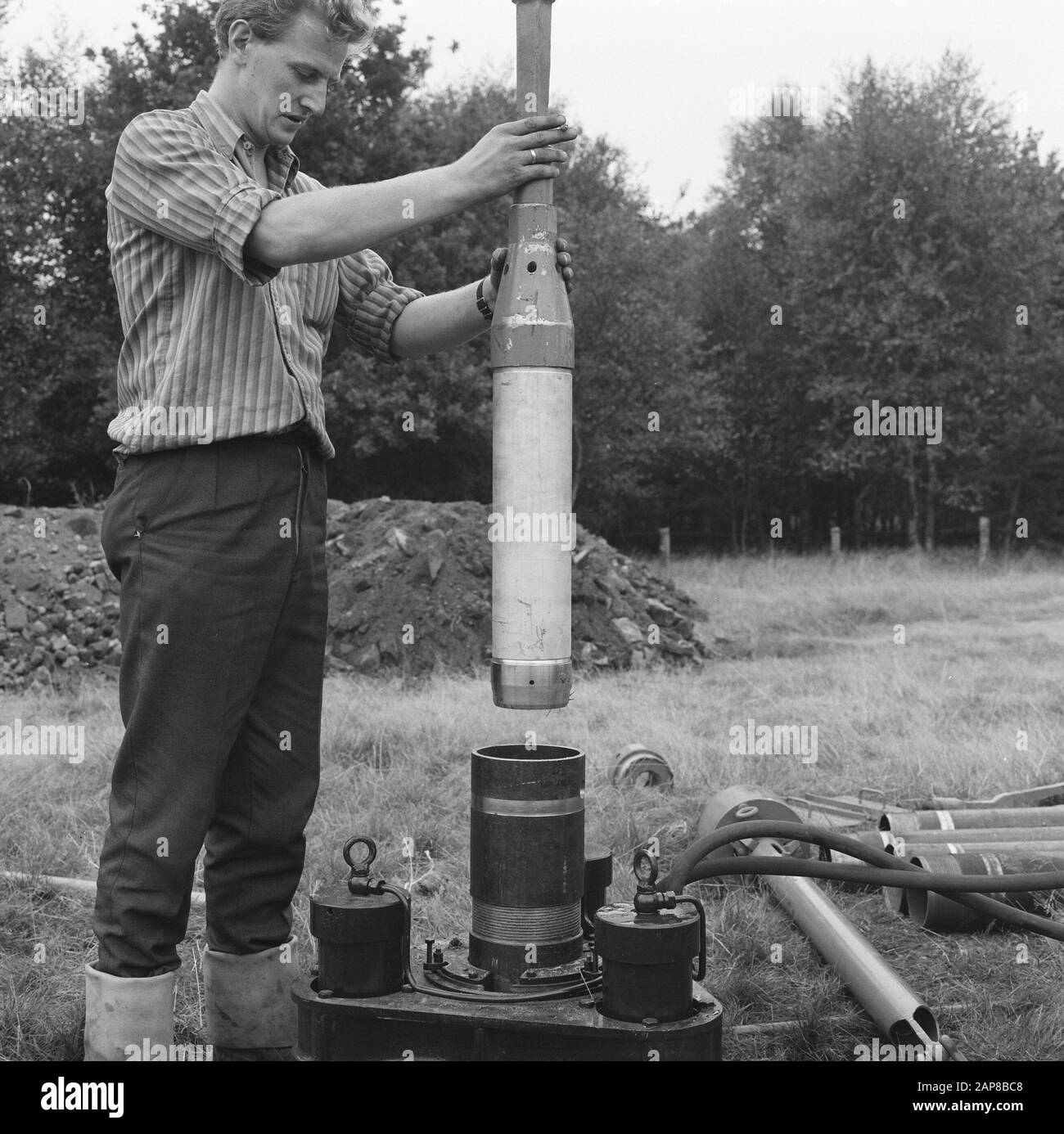 Carri di perforazione di profondità, provette per campioni, taglienti, pilcon Data: Settembre 1967 Parole Chiave: Carri di perforazione di profondità, provette per campioni, taglienti Nome utente: Pilcon Foto Stock