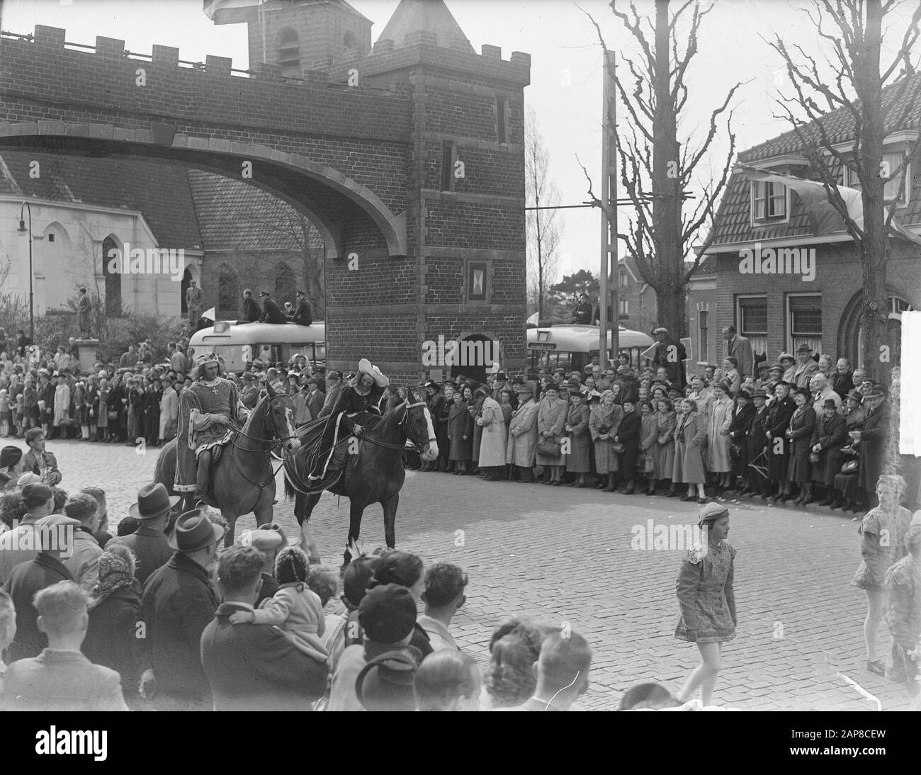 Fiore corso a Lisse-Sassenheim Data: 22 aprile 1950 luogo: Lisse, Sassenheim Parole Chiave: Bloemencorsos, sfilate Foto Stock