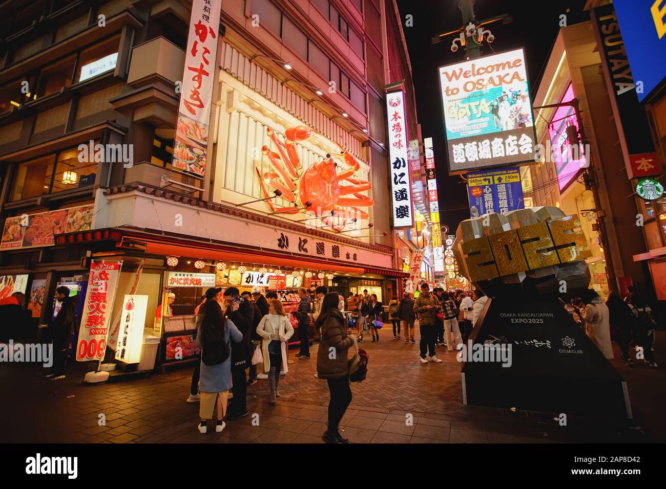 Osaka, Giappone - 16 Dicembre 2019 : Namba-Shinsaibashi-Dotonbori, la famosa via dello shopping e dei ristoranti nella citta' di Osaka, Giappone. Foto Stock