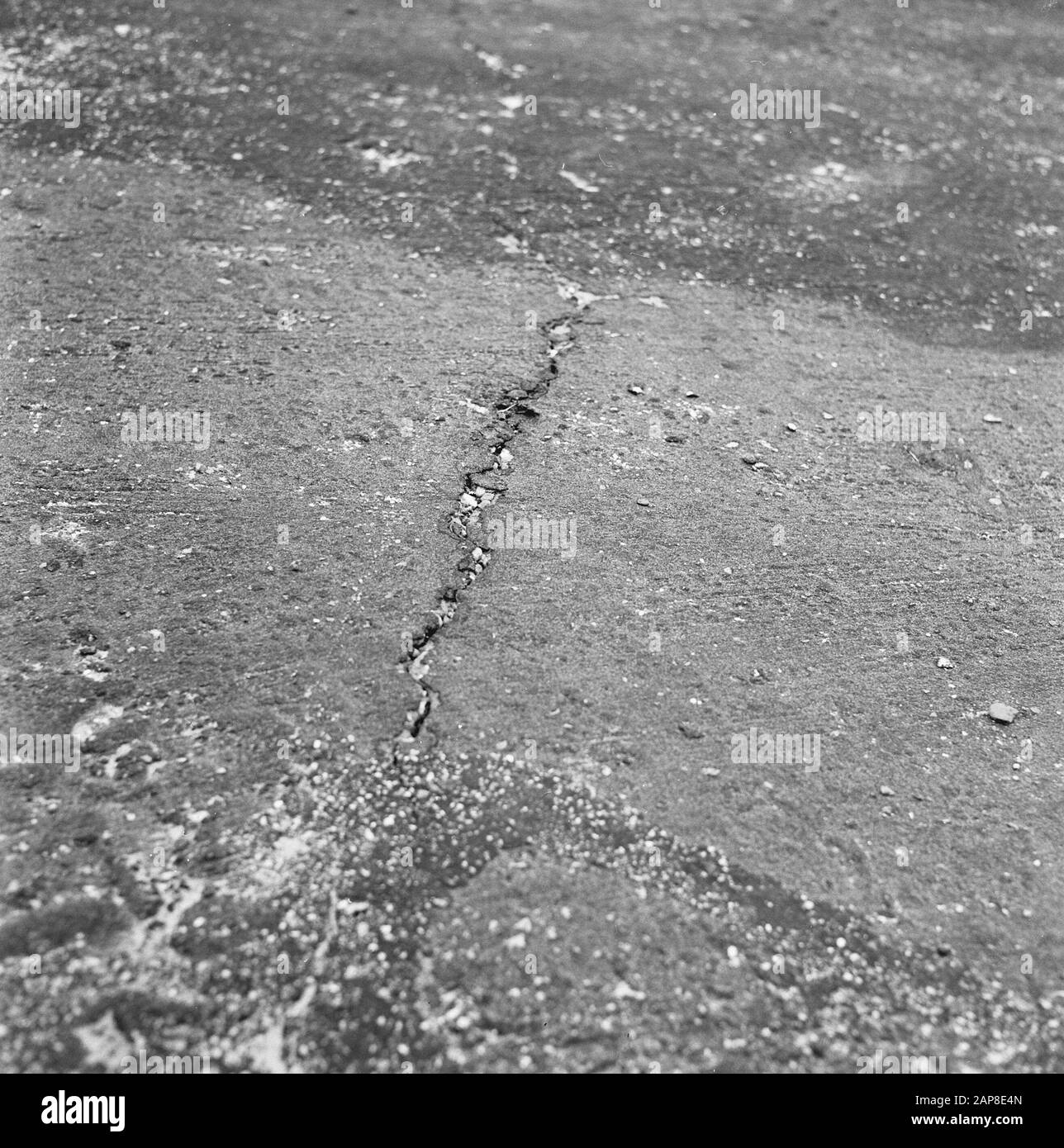 Costruzione e miglioramento di strade, dighe e bacini di risparmio, centro di studio, consolidamento del terreno, fondazione punzonata, il campo lungo Data: Agosto 1957 Parole Chiave: Costruzione e miglioramento di strade, dighe e bacini di risparmio, fondazione punzonata, consolidamento del terreno, centro di studio Nome Della Persona: Il campo lungo Foto Stock