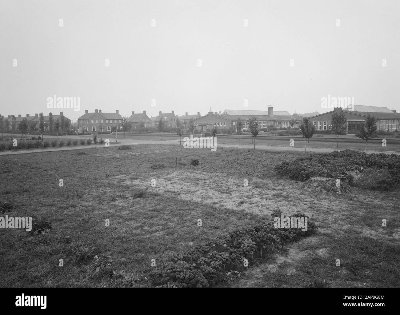 Scuola di artigianato, terreni, case, edifici, strade Data: Non data luogo: Onstwedde Parole Chiave: Scuola di artigianato, edifici, case, terreni, strade Foto Stock