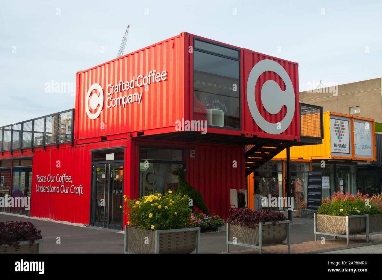 Progetto di costruzione "GAP Filler" che utilizza contenitori di spedizione a Christchurch, Nuova Zelanda, in seguito al terremoto del 2011 Foto Stock