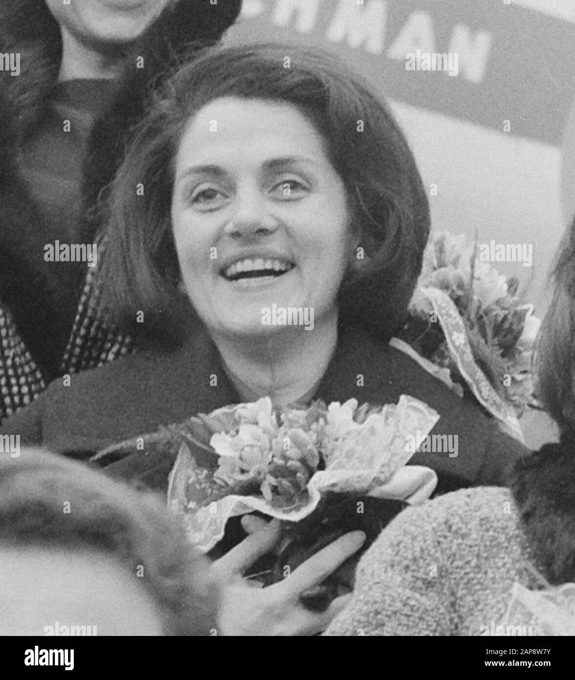 Il gruppo vocale francese Les Swingle Singers di Parigi a Schiphol per l'esecuzione Avro Data: 4 marzo 1964 Località: Noord-Holland, Schiphol Parole Chiave: Performances Nome istituto: Avro Foto Stock