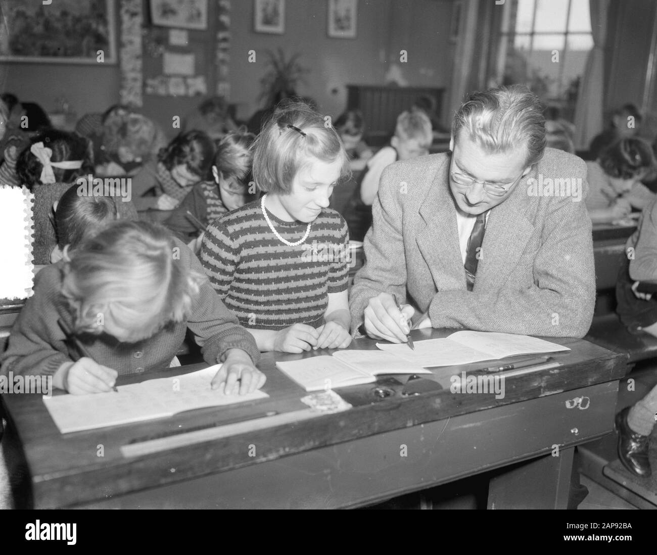 Visita a Zwolse vierling Kiffers, difficile som Dorothe con master Data: 15 dicembre 1953 Parole Chiave: Visite, maestri, vierlingen Nome personale: Dorothea KIFFERS Foto Stock