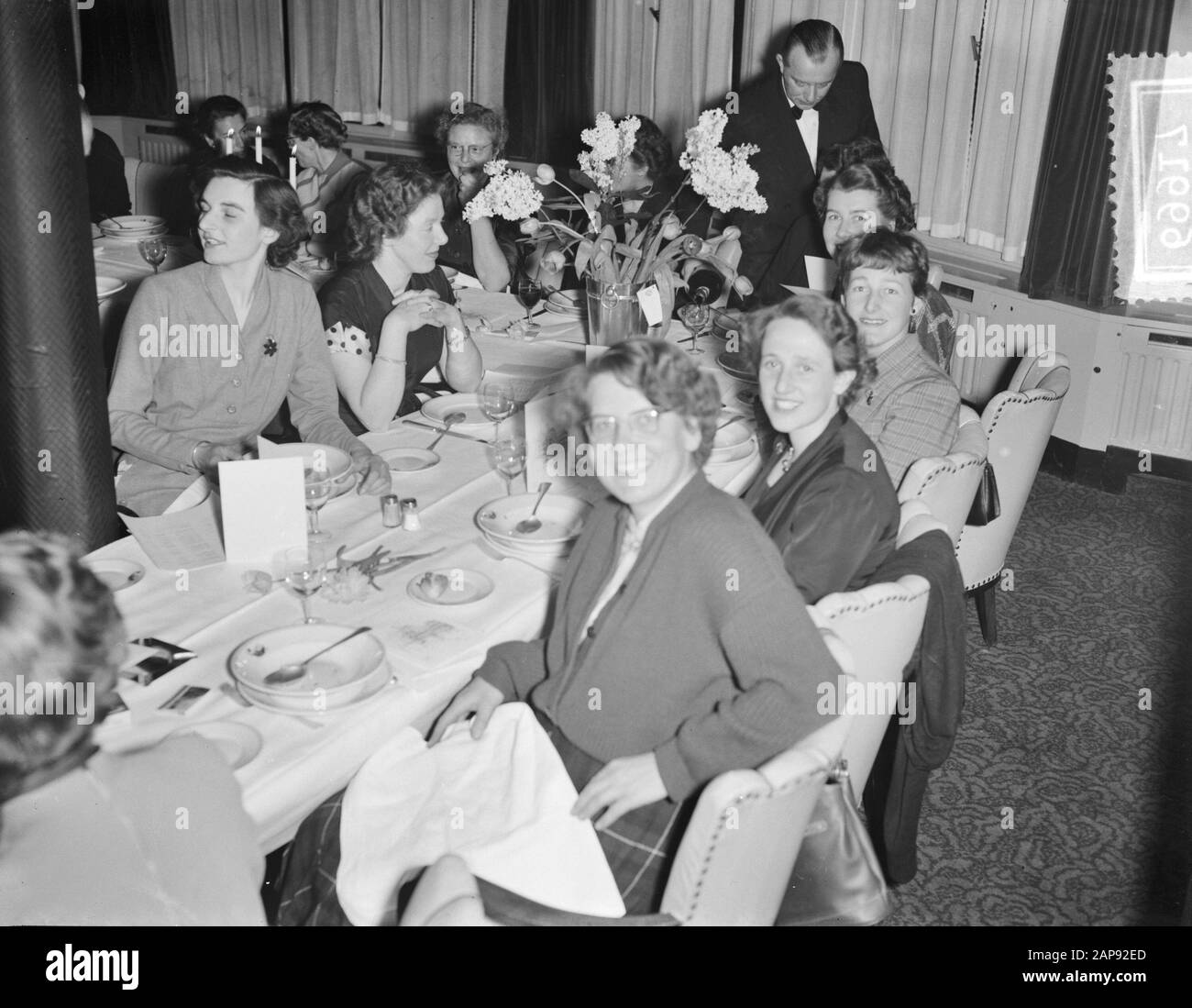 AVSV Dispuut Artemis ricevimento e cena Data: 24 Febbraio 1955 Parole Chiave: Ricetta, cena Nome Persona: AVSV Artemis DISPUUT Foto Stock