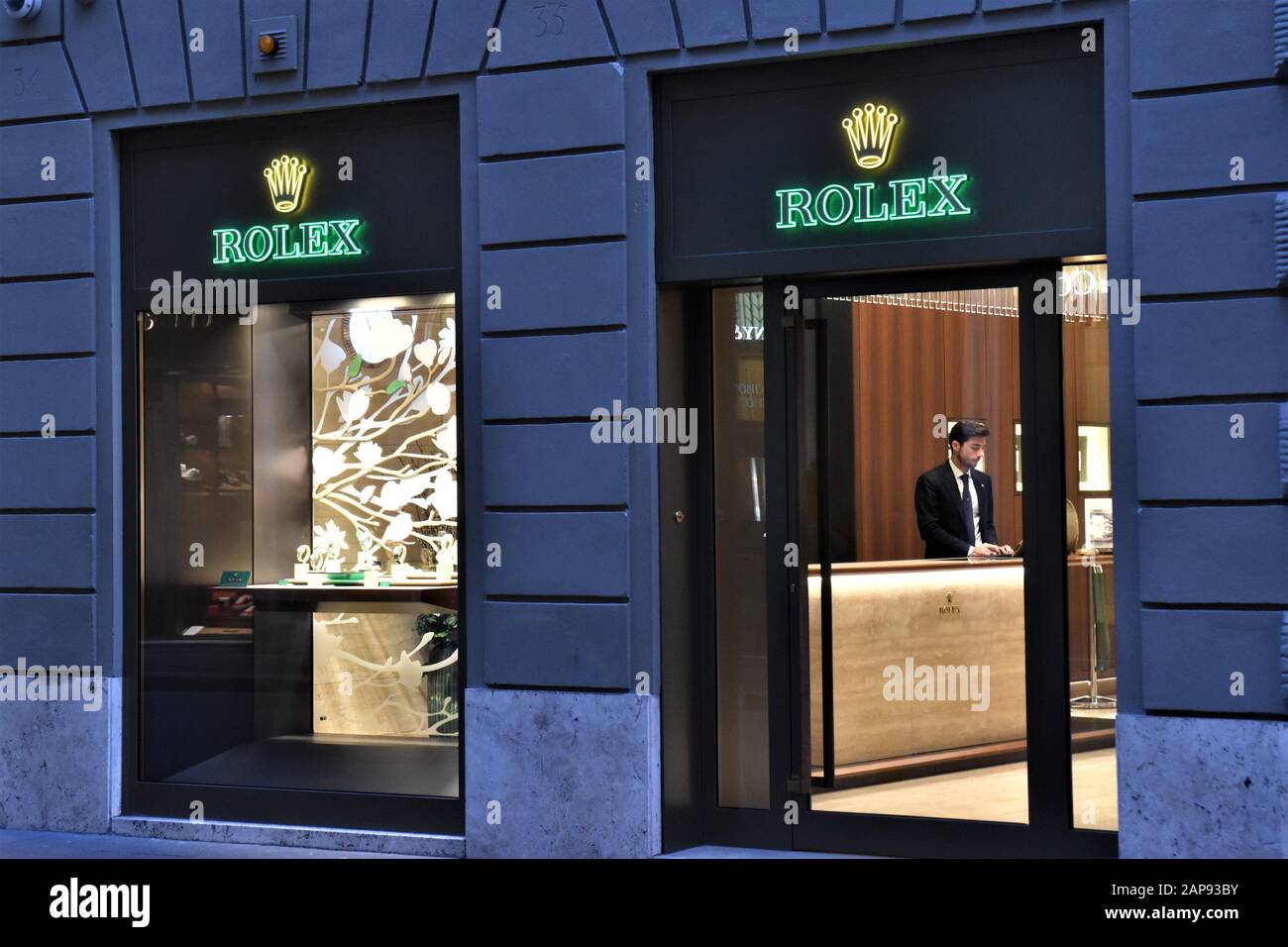 ROLEX BOUTIQUE WINDOWS IN VIA CONDOTTI IL CENTRO DELLO SHOPPING