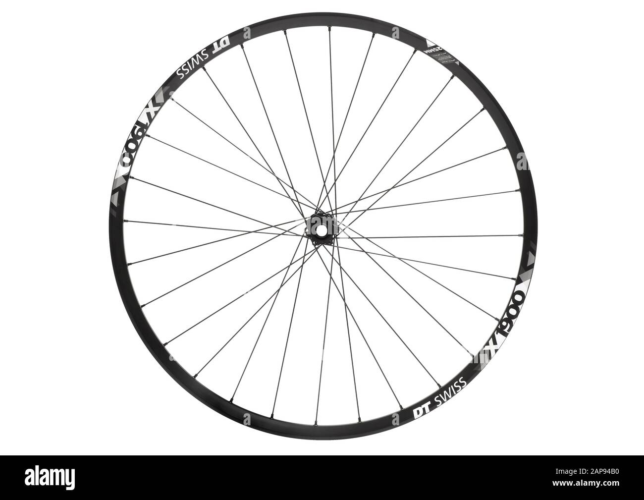 Ruota per bicicletta DT Swiss X1900 29er su sfondo bianco Foto Stock