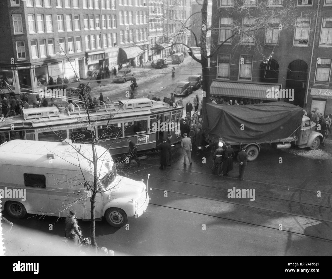 Collisione della linea 3 con camion Data: 1 marzo 1958 Località: Amsterdam, Noord-Holland Parole Chiave: Collisioni, tram, camion Foto Stock