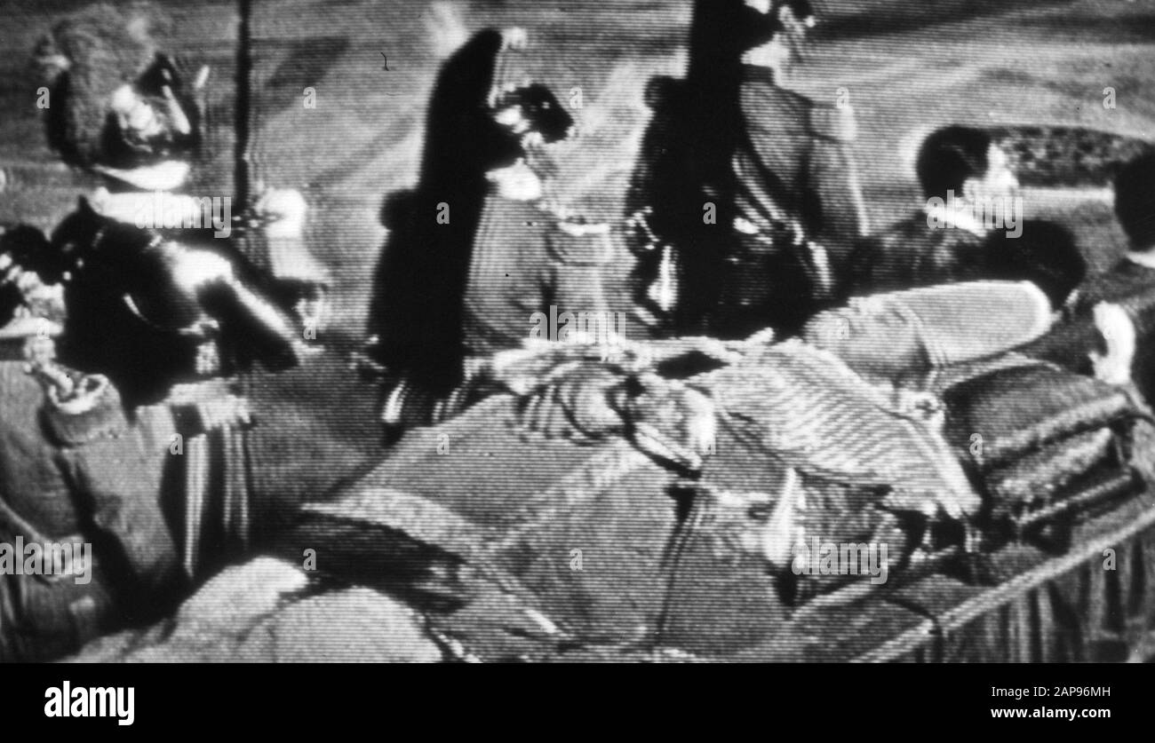 Papa Pio XII nel San Pieter di Roma sarà indossato per l'ultima volta dalla chiesa Data: 13 ottobre 1958 luogo: Italia, Roma Nome personale: Pio XII (Papa) Nome istituzionale: San Pietro Foto Stock