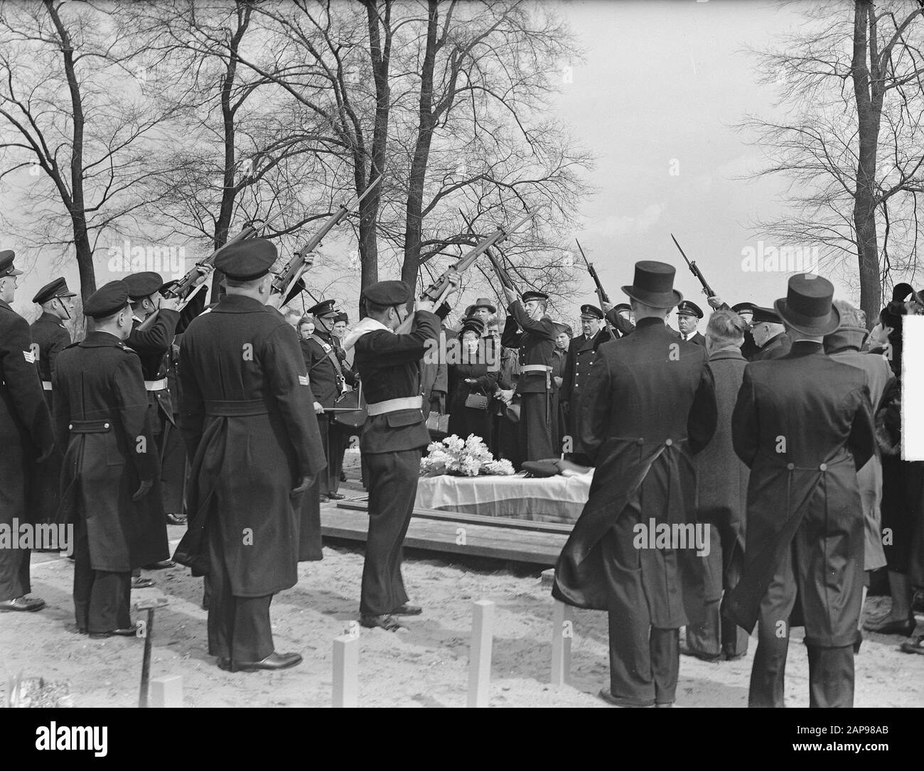 Burial Koppenol (Rotterdam) Marvo Data: 12 Aprile 1951 Località: Rotterdam, Zuid-Holland Parole Chiave: Funerali Foto Stock