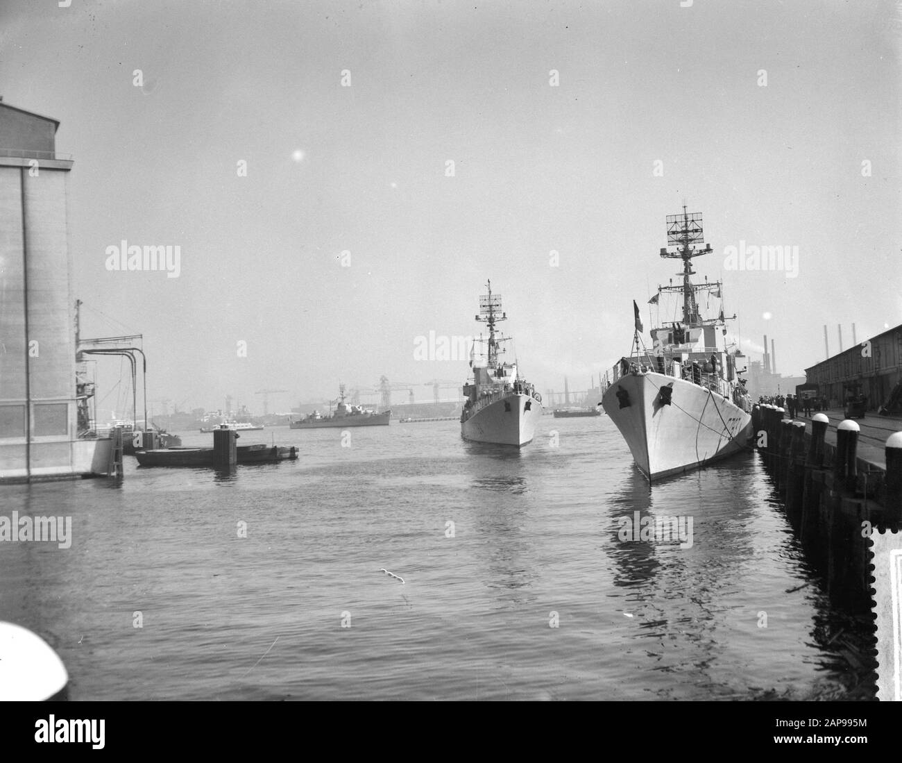 Arrivo di cinque navi da guerra francesi Data: 19 agosto 1959 luogo: Amsterdam Parole Chiave: Porti, marina, navi militari Foto Stock
