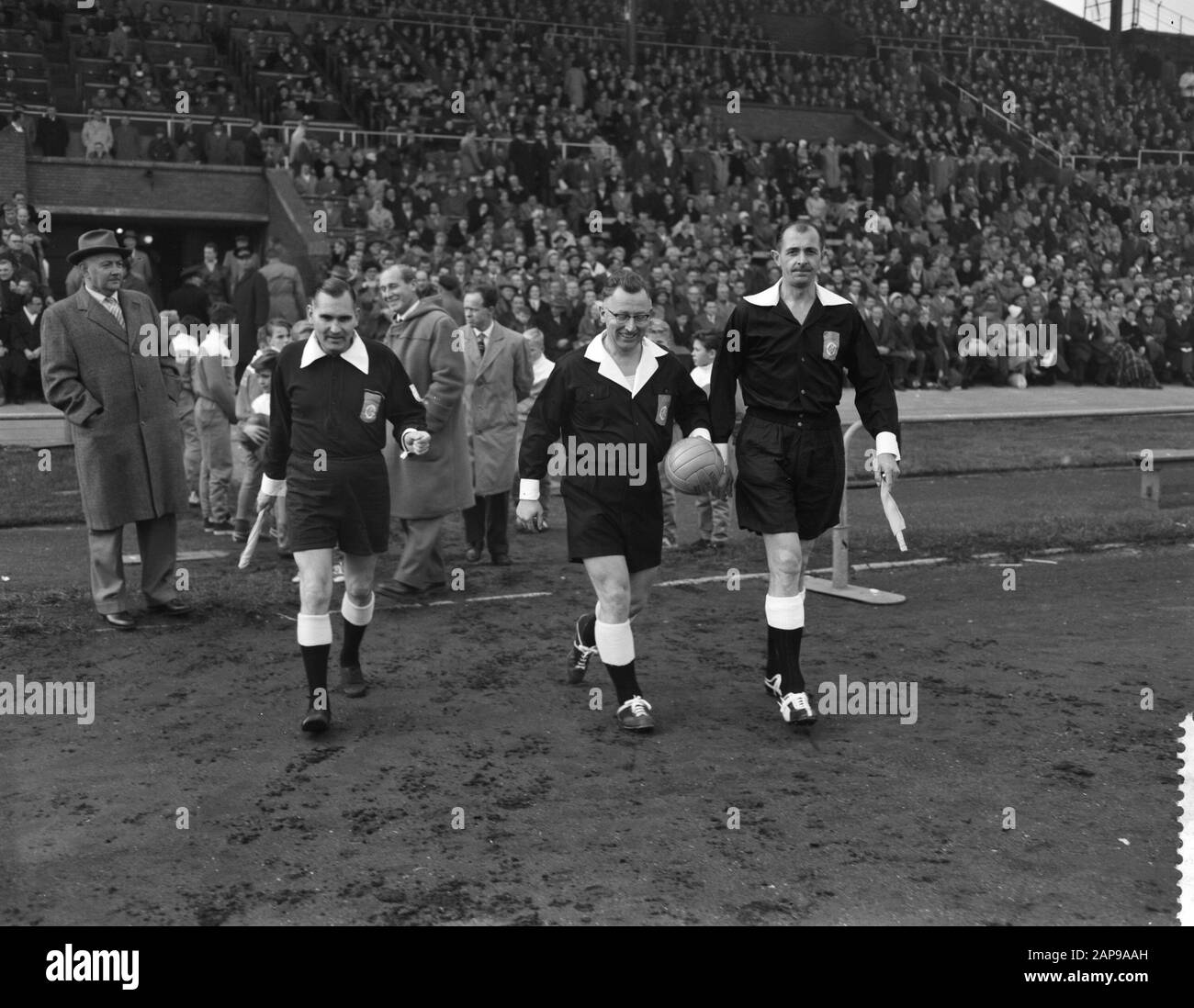 Blu-Bianco contro Ajax 1-0 Data: 8 Novembre 1959 Parole Chiave: Sport, calcio Nome dell'istituzione: AJAX, Blu-bianco Foto Stock