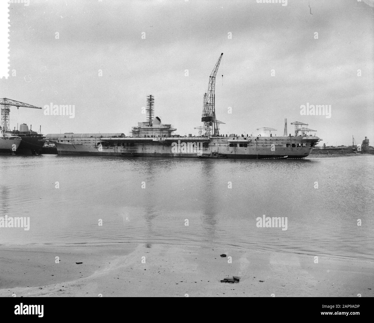 Incendio in nave brasiliana a Rotterdam Porto Data: 14 Novembre 1959 Ubicazione: Rotterdam, Sud-Olanda Parole Chiave: Marca, porti, navi Foto Stock