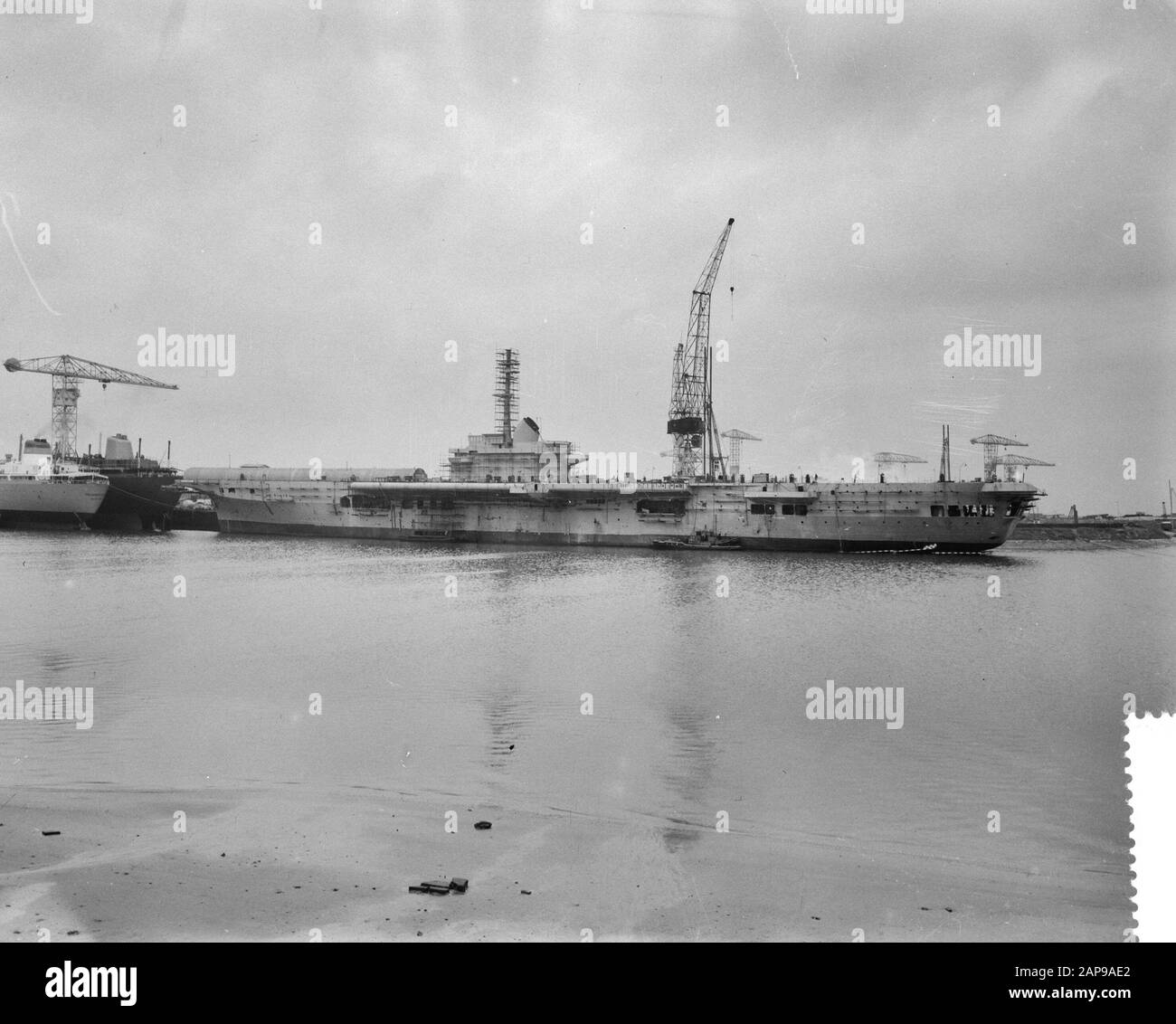 Incendio in nave brasiliana nel porto di Rotterdam Data: 14 novembre 1959 Ubicazione: Rotterdam, Olanda del Sud Parole Chiave: Incendi, porti, navi Foto Stock