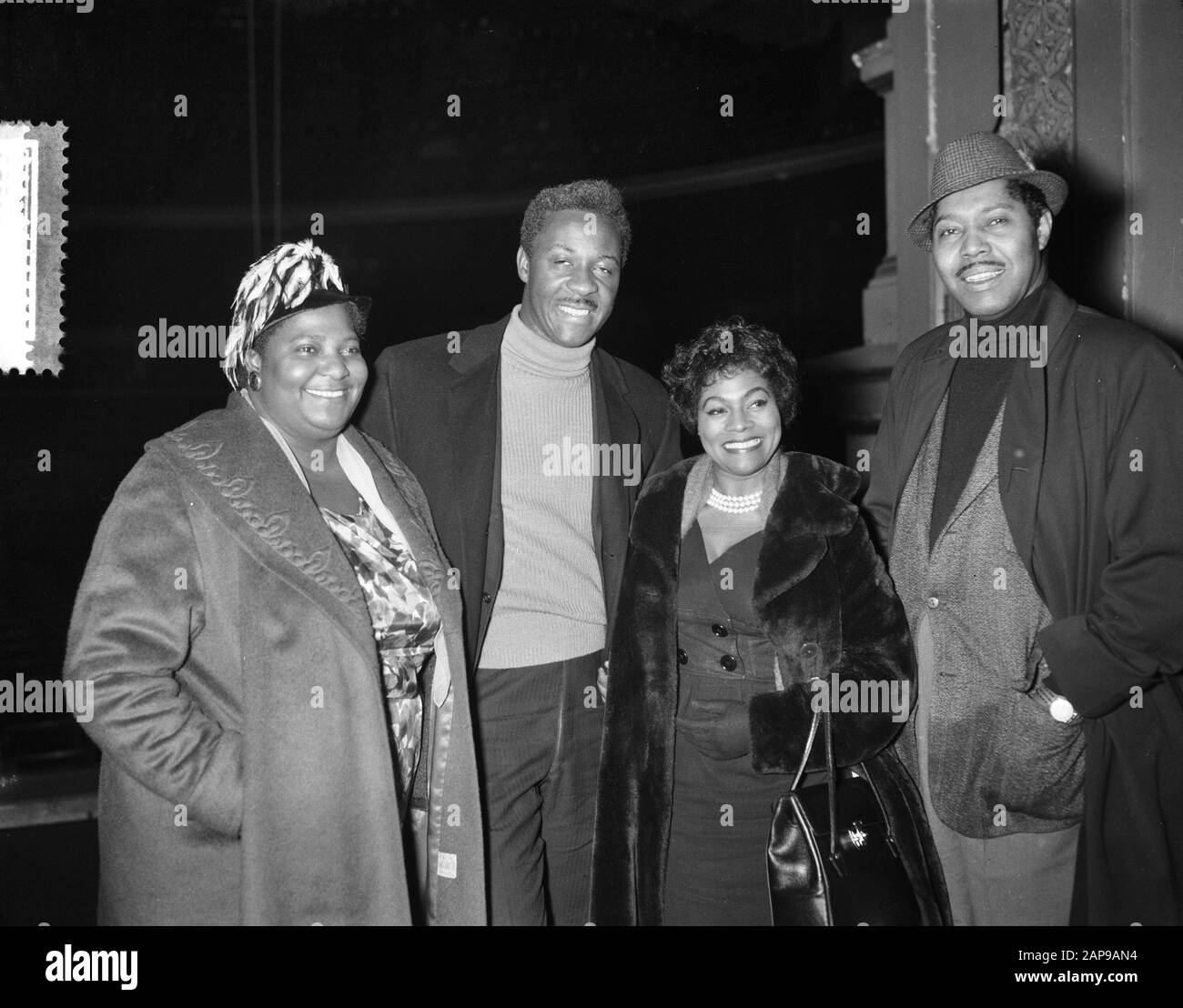 Arrivo Porgy & Bess Co Ad Amsterdam Data: 30 Novembre 1959 Luogo: Amsterdam, Noord-Holland Parole Chiave: Arrivo Foto Stock