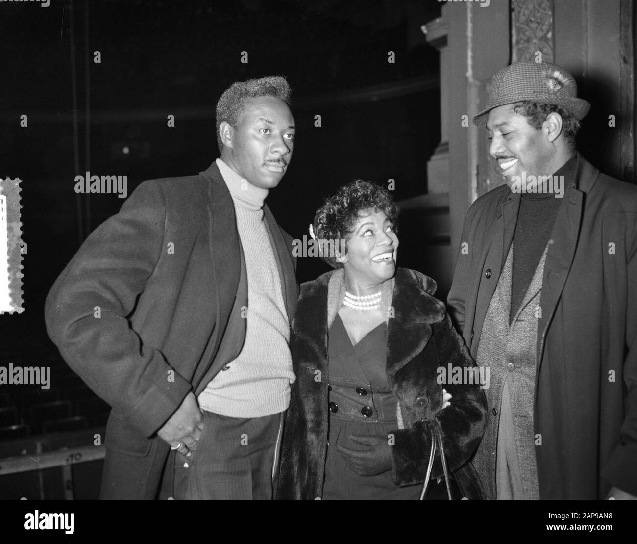 Arrivo Porgy & Bess Co Ad Amsterdam Data: 30 Novembre 1959 Luogo: Amsterdam, Noord-Holland Parole Chiave: Arrivo Foto Stock