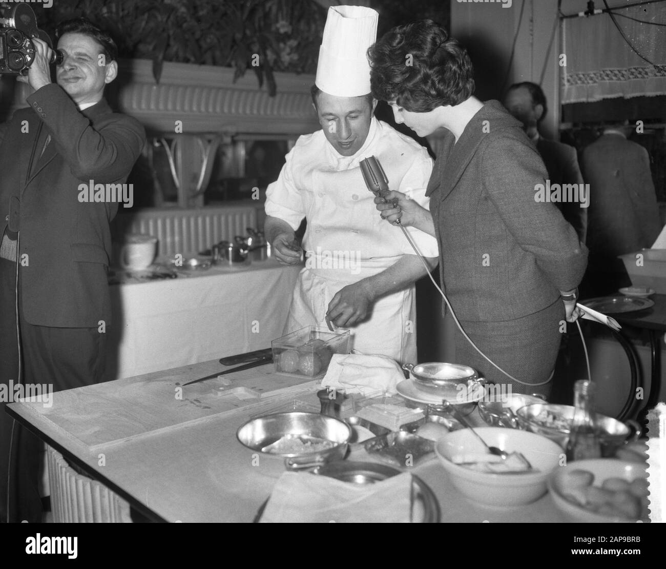 Cocktail party e cena per la Butcher's Company a Krasnapolsky Data: 16 marzo 1960 Parole Chiave: Cocktail party, cene Nome personale: Società della Butcher's Company Nome istituzionale: Krasnapolsky Foto Stock
