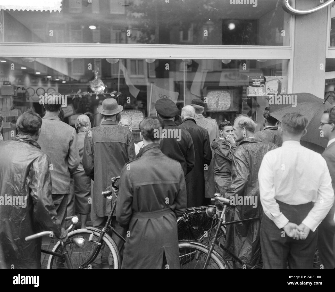 Interesse per l'apertura delle Olimpiadi i negozi TV Data: 25 agosto 1960 Parole Chiave: Olimpiadi, Aperture, interesse Foto Stock