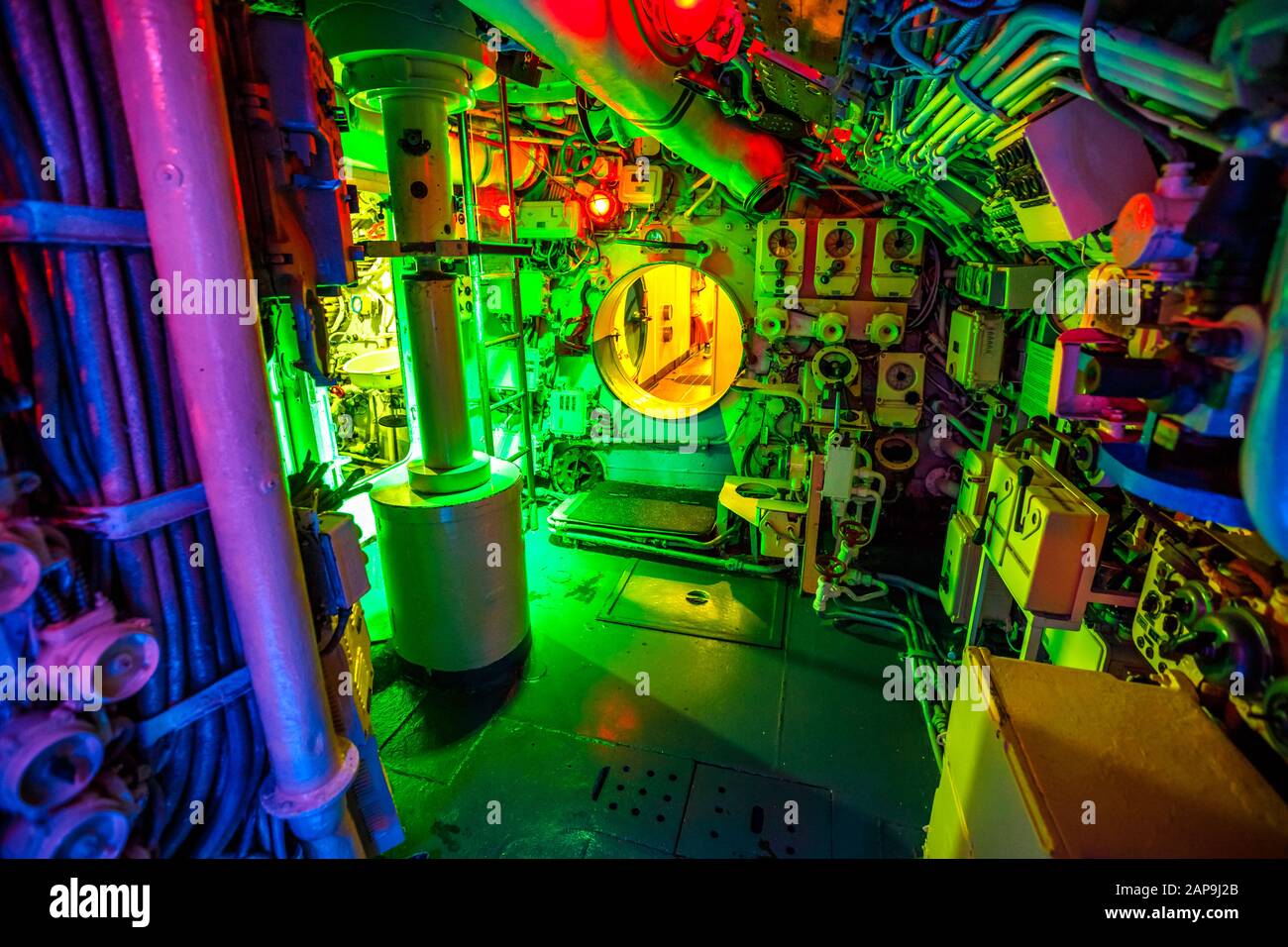 San Diego, Navy Pier, California, Stati Uniti - 1 agosto 2018: Sala macchine del sottomarino sovietico CCCP B-39 a San Diego. Storico veicolo navale da URSS Foto Stock