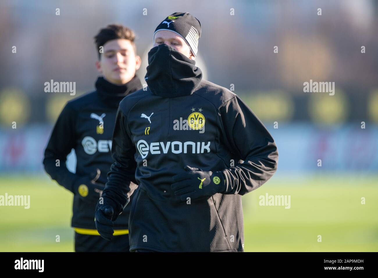 Leonardo BALERDI (a sinistra, DO) e Eerling HAALAND (DO) correre, corsa, mezzo personaggio, mezzo personaggio, calcio 1. Bundesliga, formazione, Borussia Dortmund (DO) il 21 gennaio 2020 a Dortmund / Germania. ¬ | utilizzo in tutto il mondo Foto Stock