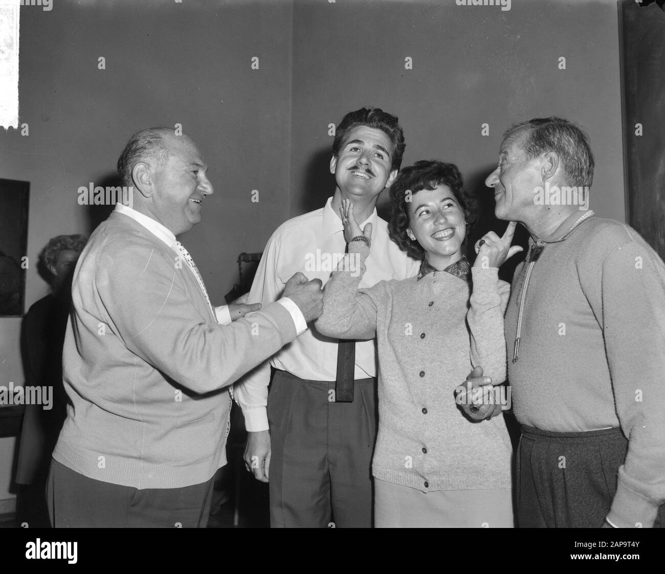 Le Capital Operette si ripresentano con Frühling a Vienna. Walter Kochner, Jan Handerson, Antonia Gallien e Harold Horsten durante le prove Data: 21 Agosto 1963 Parole Chiave: Operetta, prove Nome personale: Gallien, Antonia, Handerson, Jan, Horsten, Harold, Kochner, Walter Foto Stock