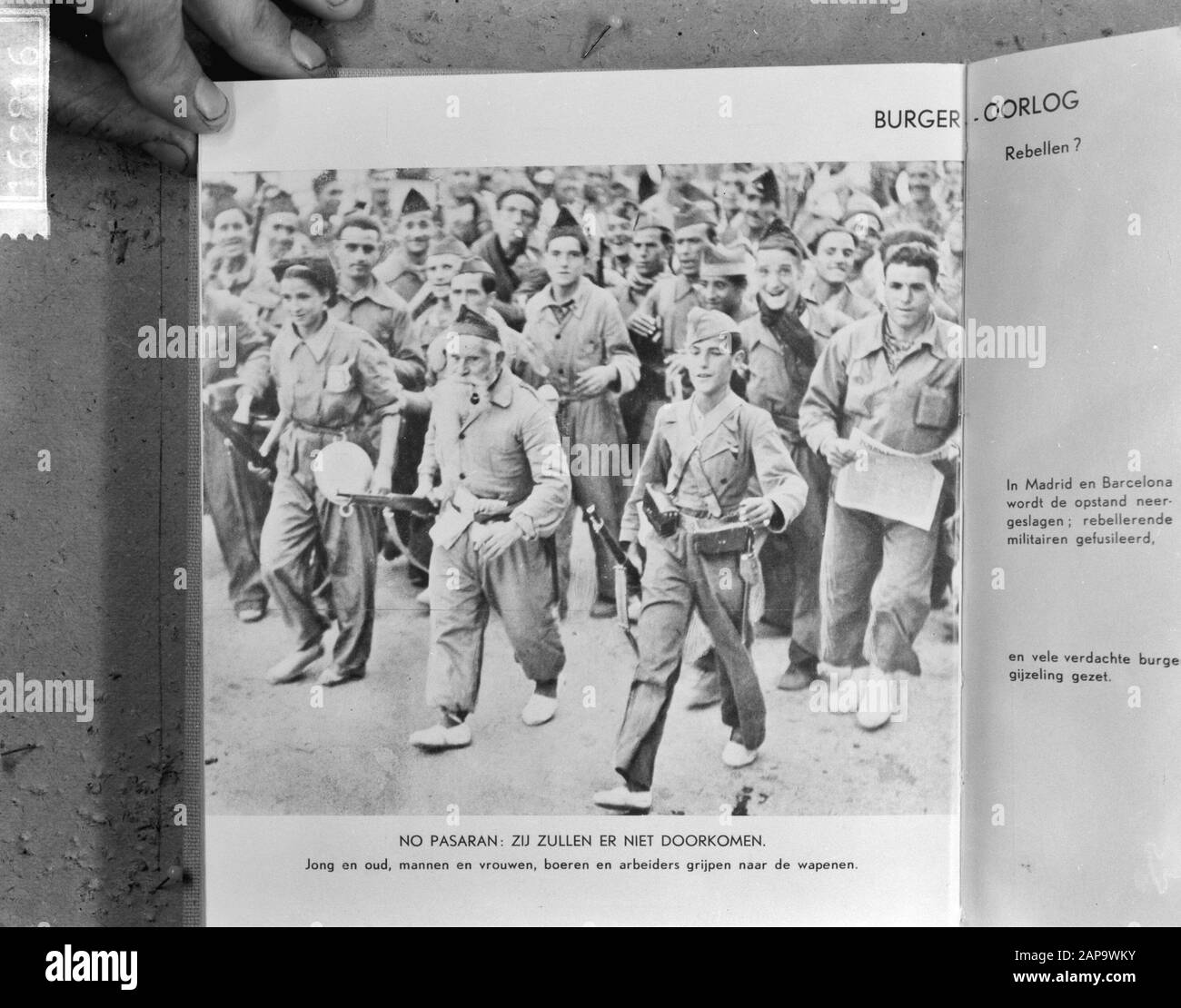 La guerra civile spagnola uomini e donne con armi Data: 8 aprile 1964 Parole Chiave: Guerre civili, UOMINI, DONNE, DONNE Foto Stock