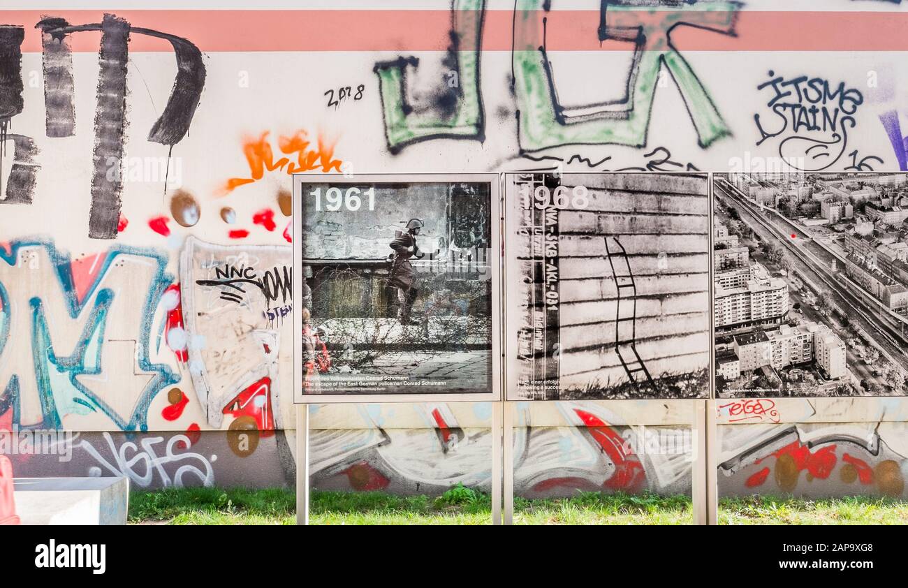 percorso muro di berlino a bernauer strasse, fotografie storiche, mostra permanente Foto Stock