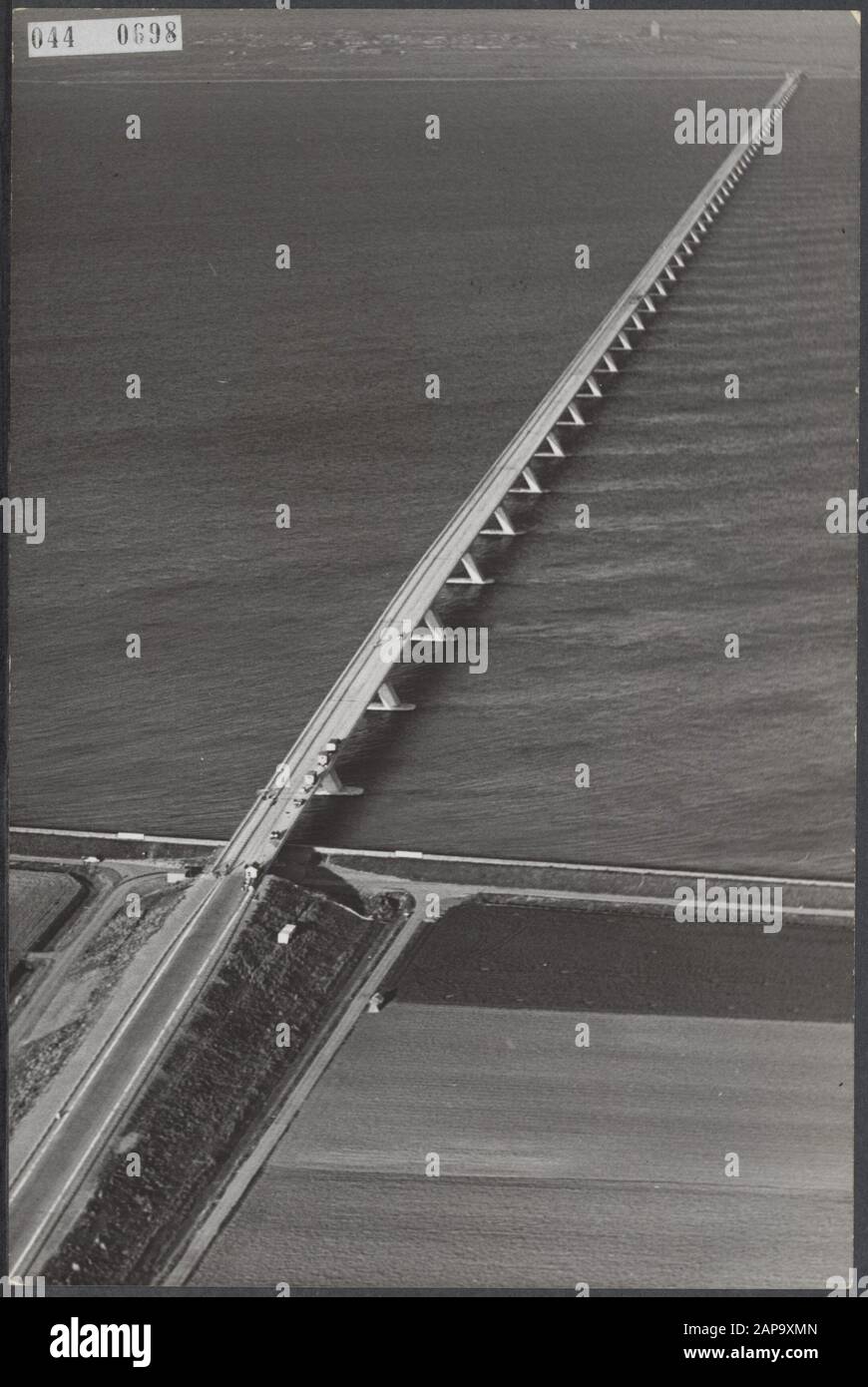 Ponti, laghi Data: 15 novembre 1965 luogo: Zelanda Parole Chiave: Ponti, laghi Nome dell'istituzione: Deltawerken, Zeelandbrug Foto Stock