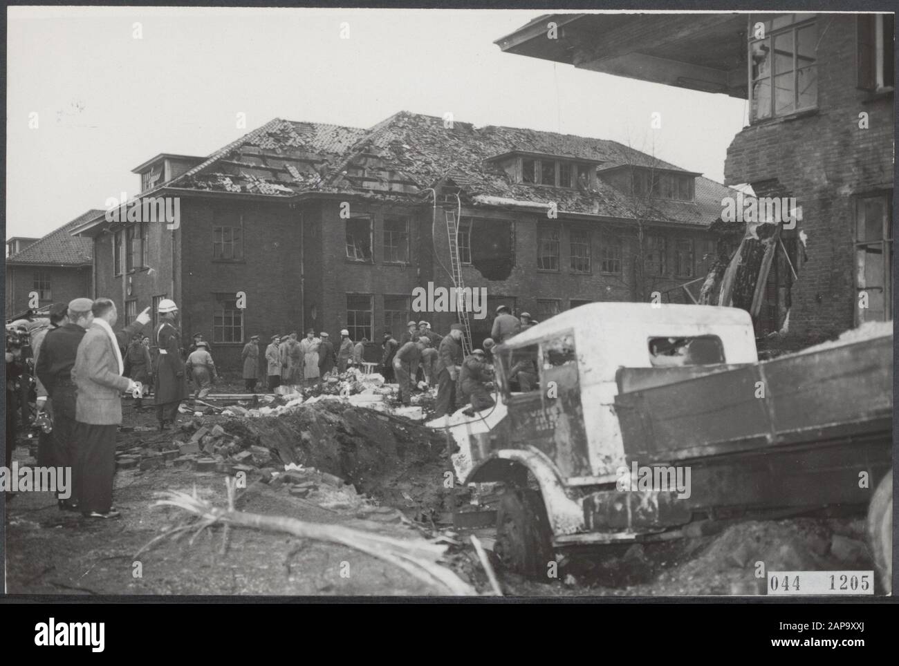 Combattente americano di Soesterberg schiantato Data: 14 novembre 1957 Località: Bussum Parole Chiave: Caserme, combattenti Jets Nome personale: Colonnello van der Palm barracks Foto Stock