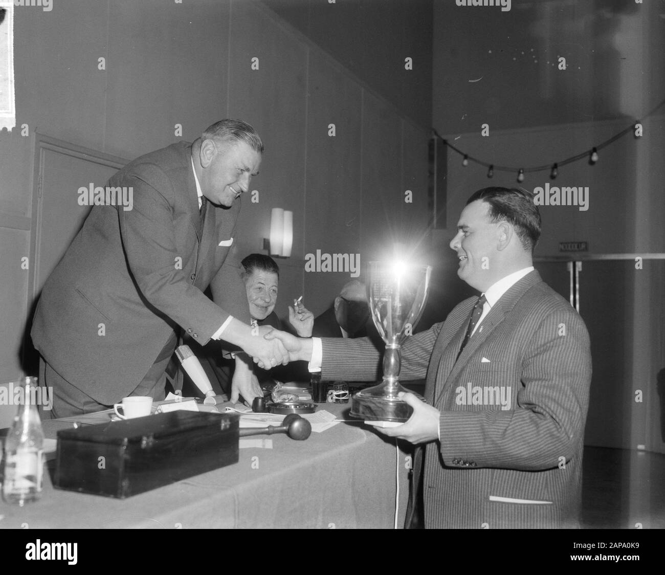 Incontro Generale Royal Dutch Baseball Bon a Tivoli a Utrecht, premi di campionato assegnati a Sparta 1 e Sparta 2 Data: 27 febbraio 1965 luogo: Utrecht Parole Chiave: Incontri, campioni, premi Nome istituto: Tivoli Foto Stock