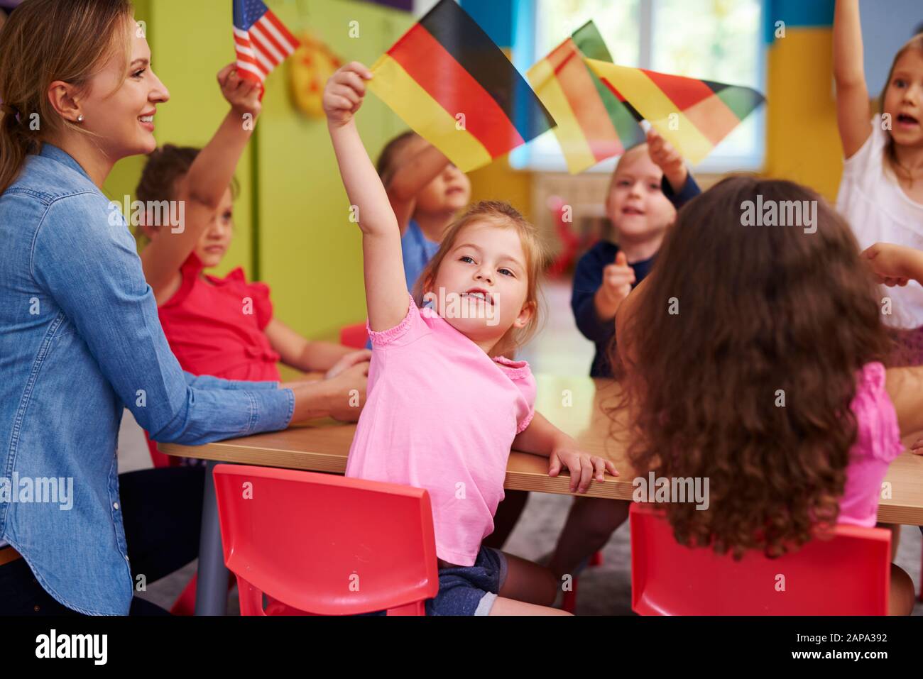 Gruppo di bambini in età prescolare imparare le lingue Foto Stock