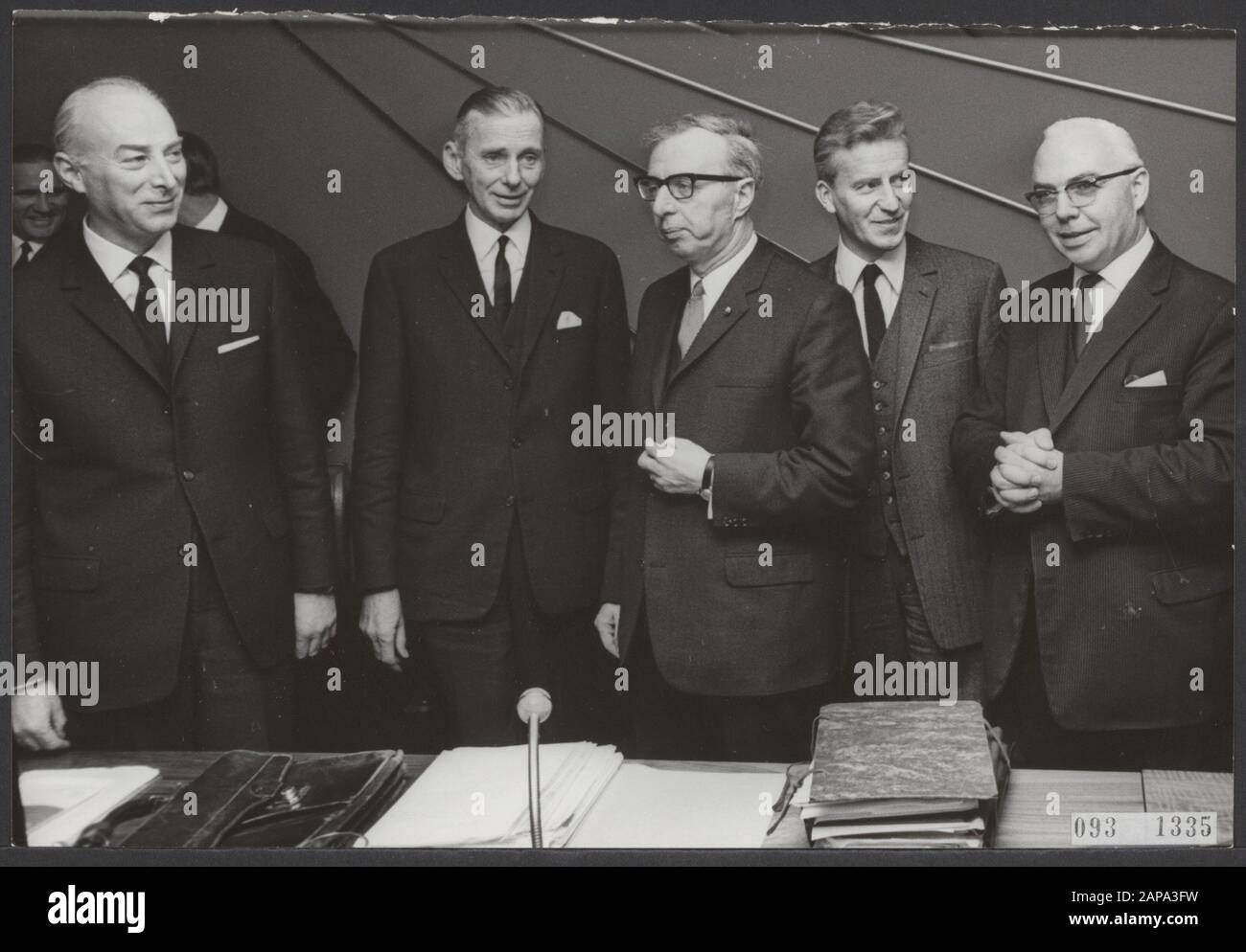 Attività Ministro van financien zijlstra nel 1966 1967 Data: Dicembre 1966 Località: L'Aia, Zuid-Holland Parole Chiave: Politica salariale, Ministri Nome personale: Bosma, Zijlstra, Jelle Foto Stock