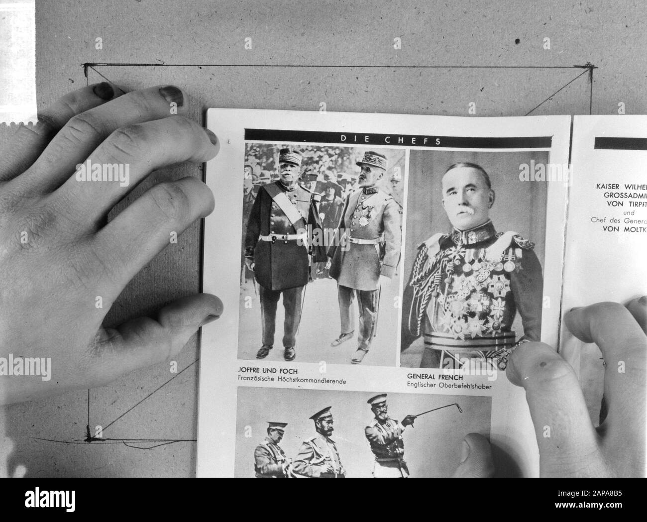 I generali francesi Joffre en Foch [repro from magazine] Data: {1914-1918} luogo: Francia Parole Chiave: Prima guerra mondiale, generali, ritratti Nome personale: Foch, Joffre Foto Stock