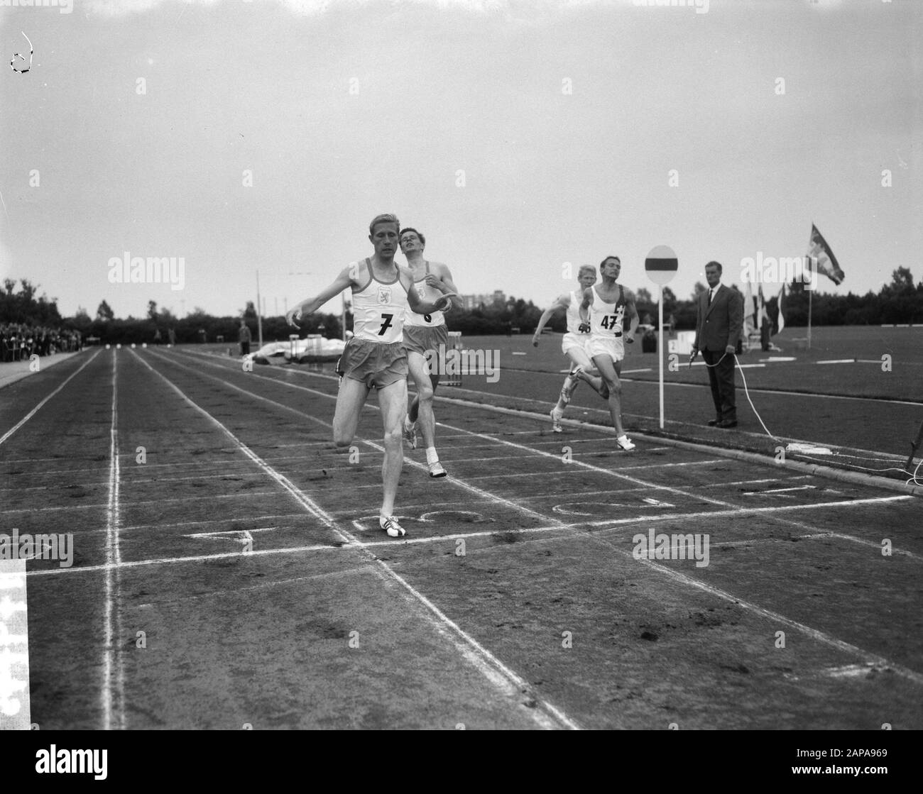 Atletica Paesi Bassi contro la Svizzera a Groningen Data: 18 luglio 1965 luogo: Groningen Parole Chiave: Atletica, discus, sport Foto Stock