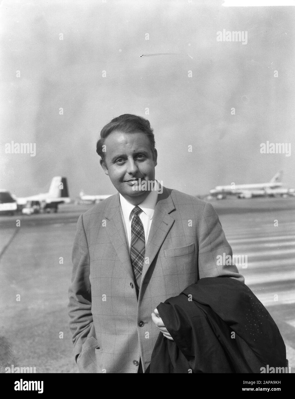 Arrivo cantante tedesca Ronny a Schiphol Data: 3 Ottobre 1965 Località: Noord-Holland, Schiphol Parole Chiave: Arrivi, cantanti Foto Stock